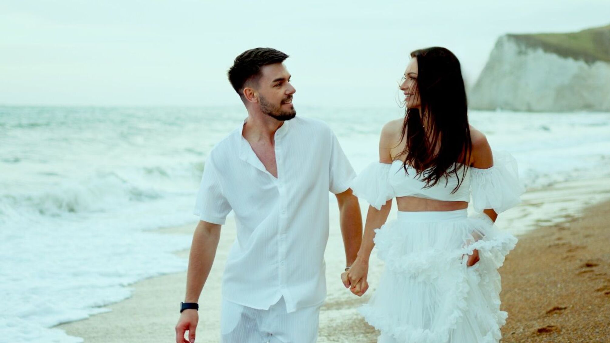 'Весь реквізит змило у море': Ігор Целип та Мар’яна Романишин презентували чуттєвий кліп 'Ти і я'