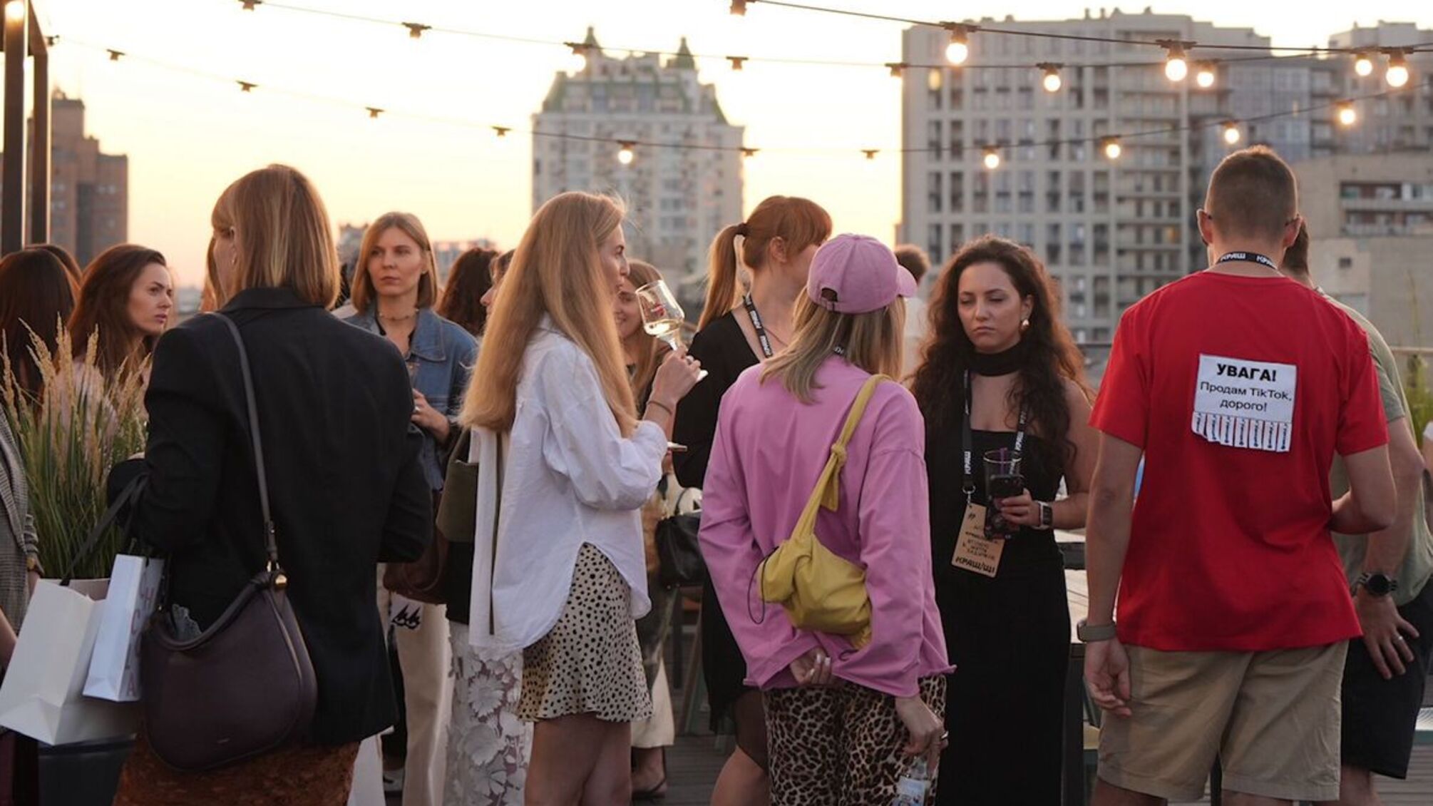 Понад 100 підприємців зустрілися на вечірці 'КРАШ/ЩІ' у центрі столиці