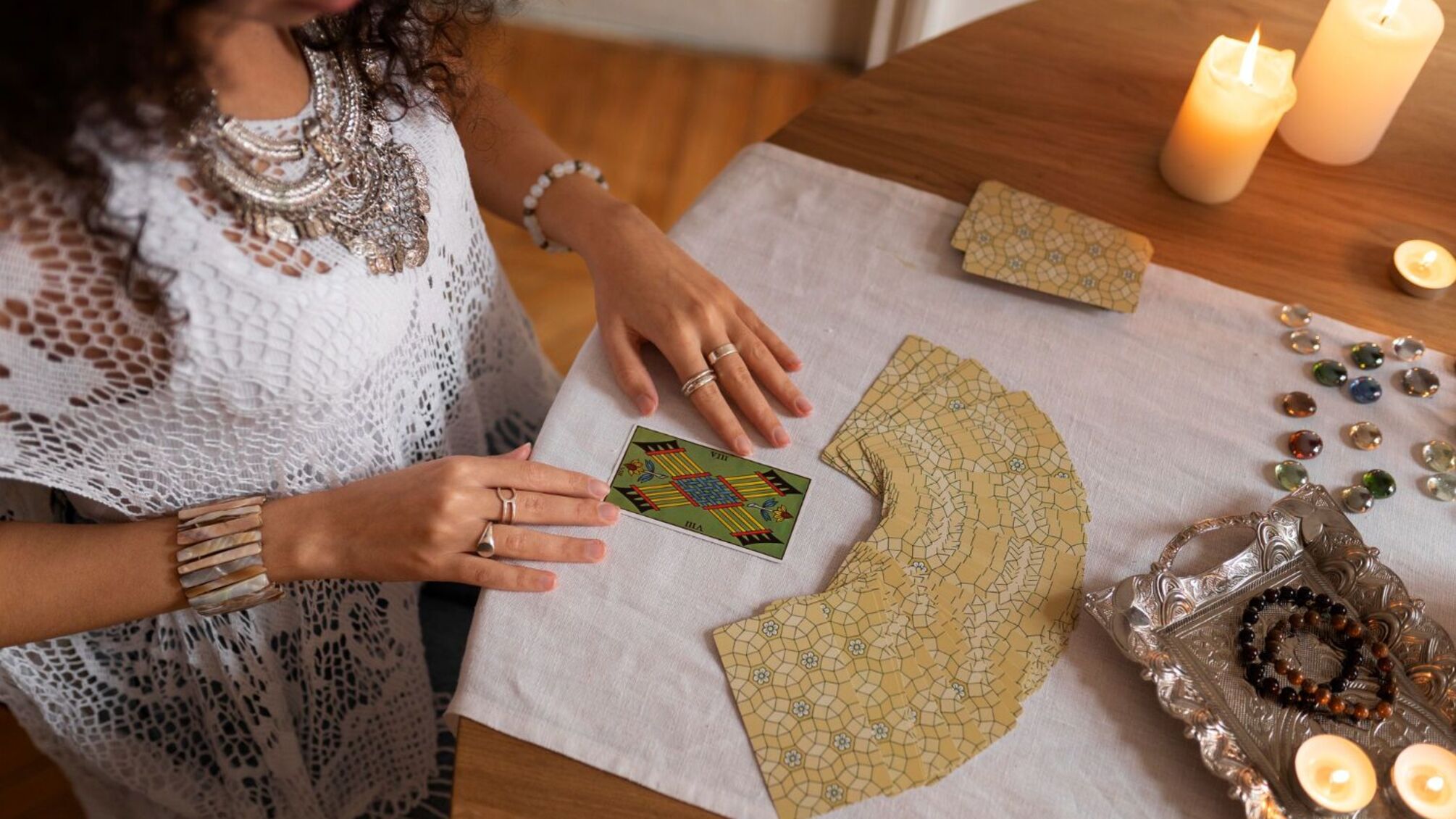 Гармонія в кожній сфері: що підготували карти таро на 10 вересня