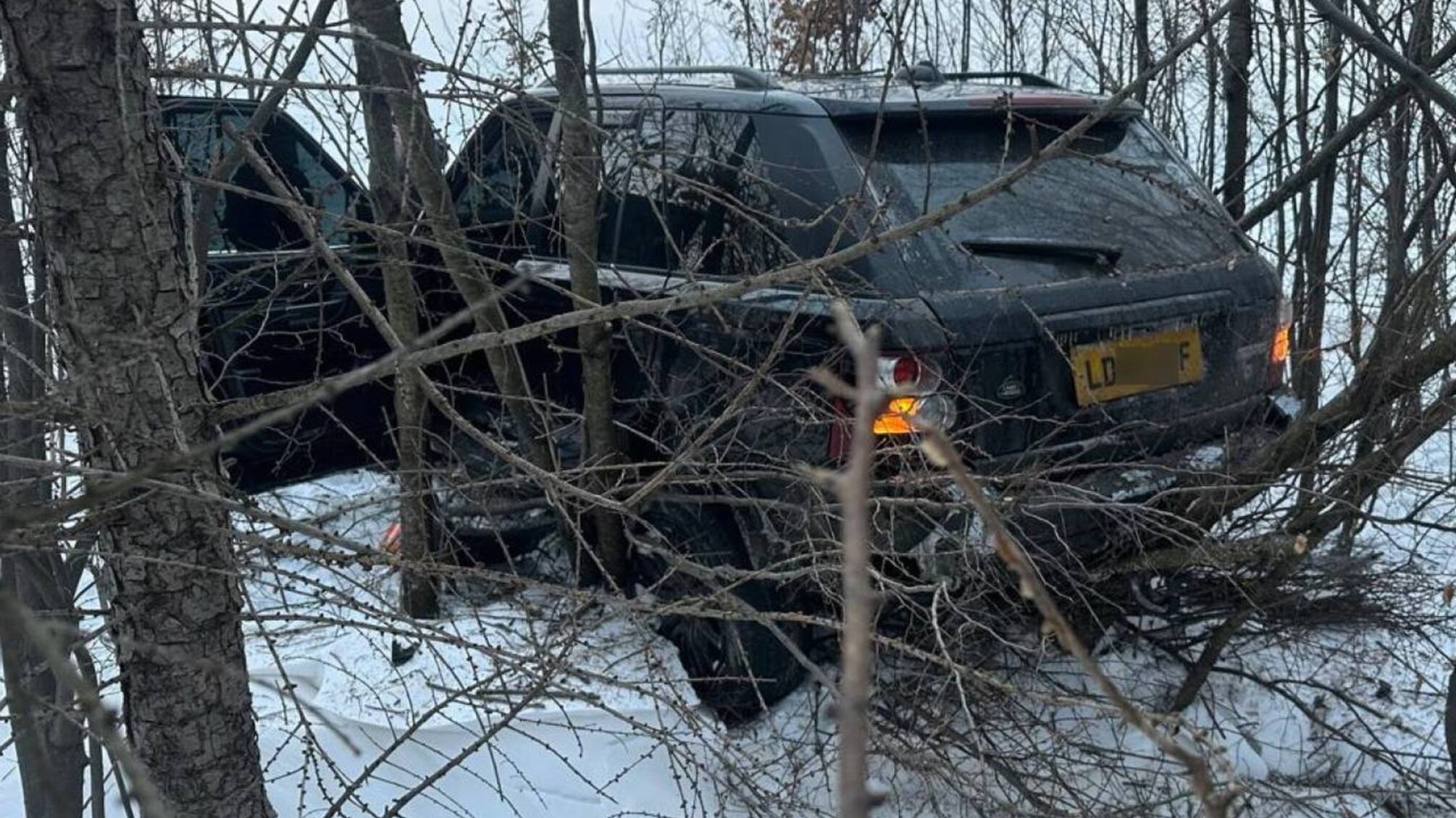 Range Rover проти ДПСУ: на Буковині під час прориву кордону травмовано прикордонника