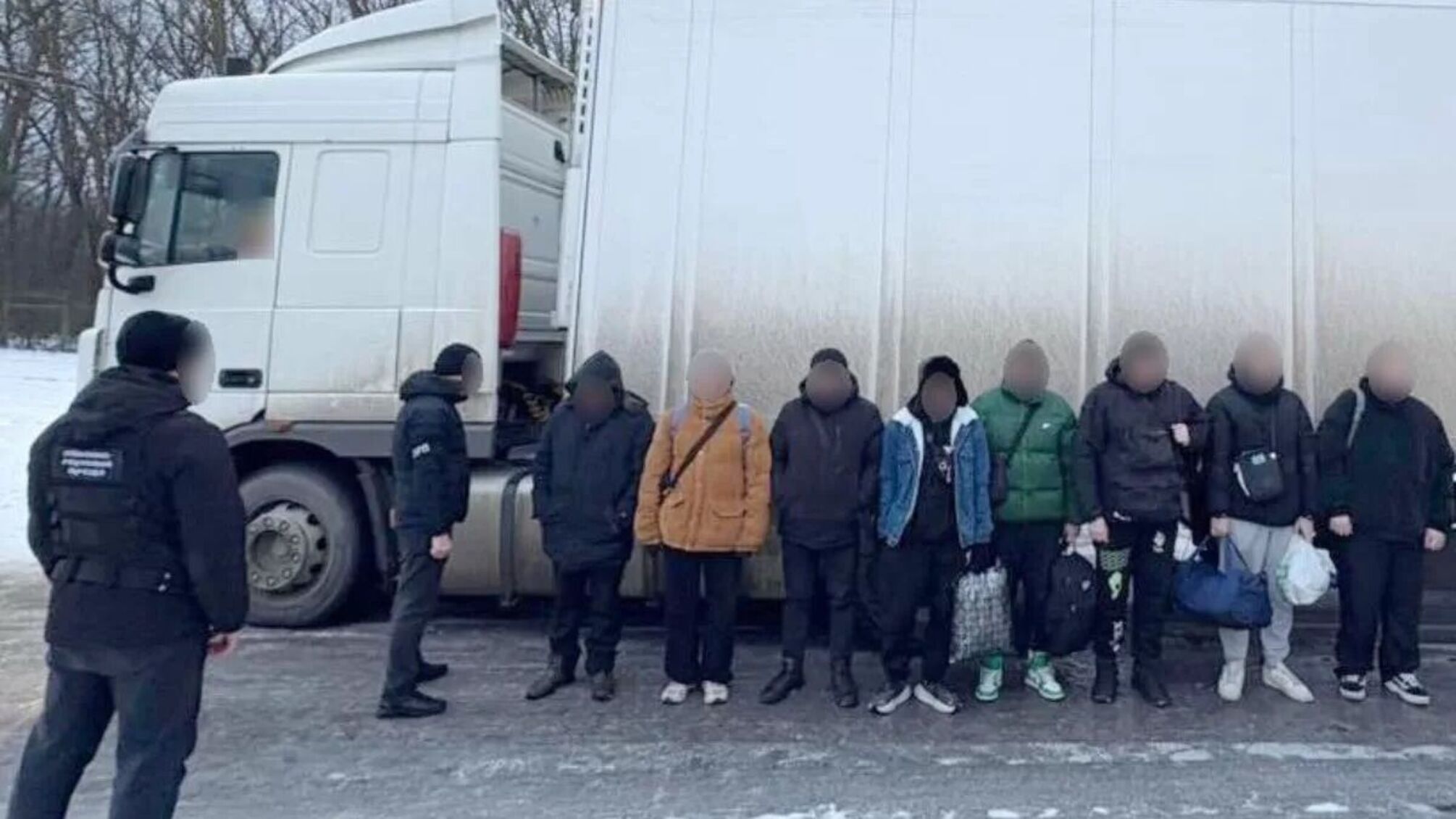 Пограничники разоблачили схему переправки уклончан в грузовике