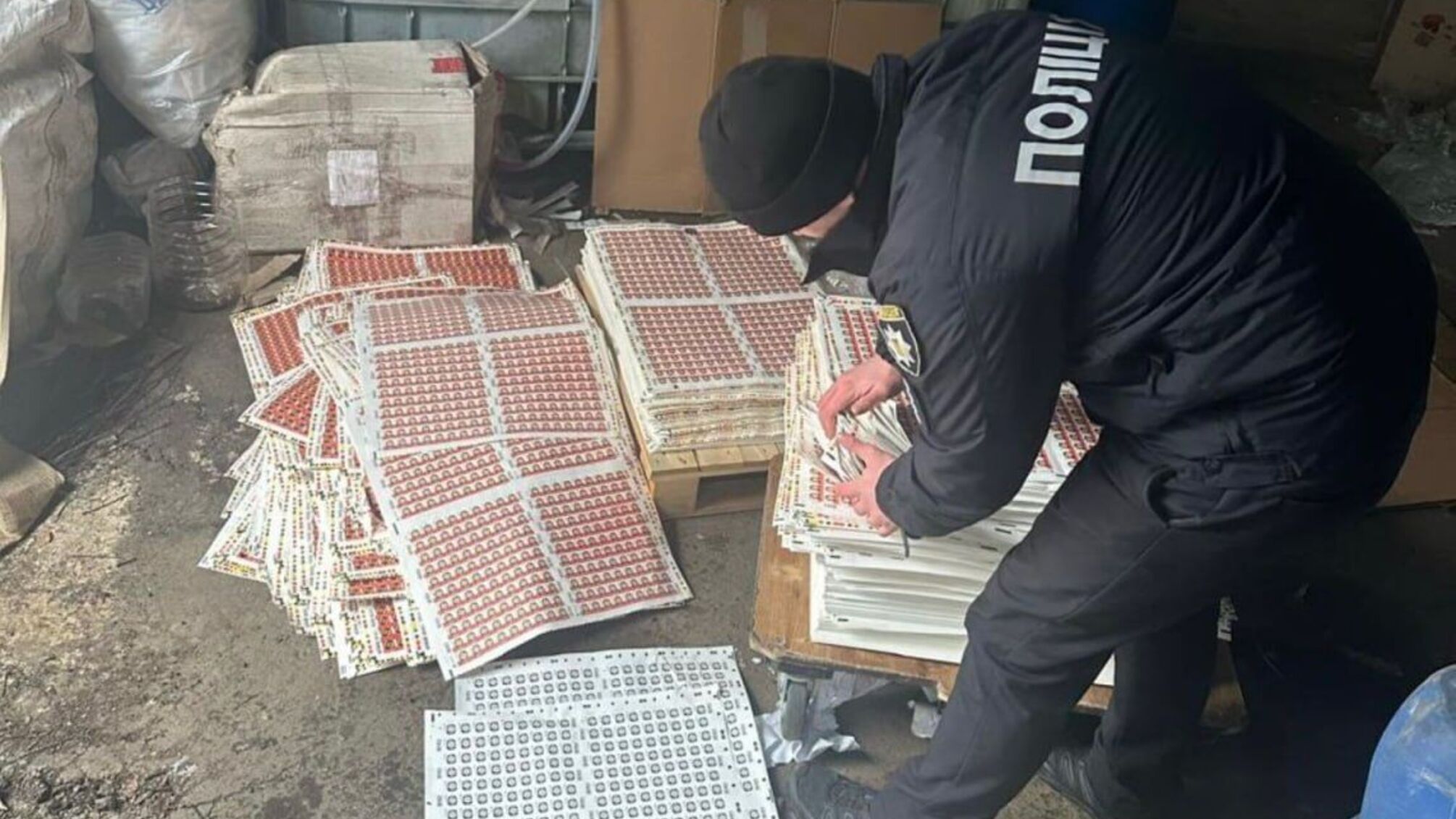 Вінничанин підозрюється у підробці поштових марок на 5 млн.грн