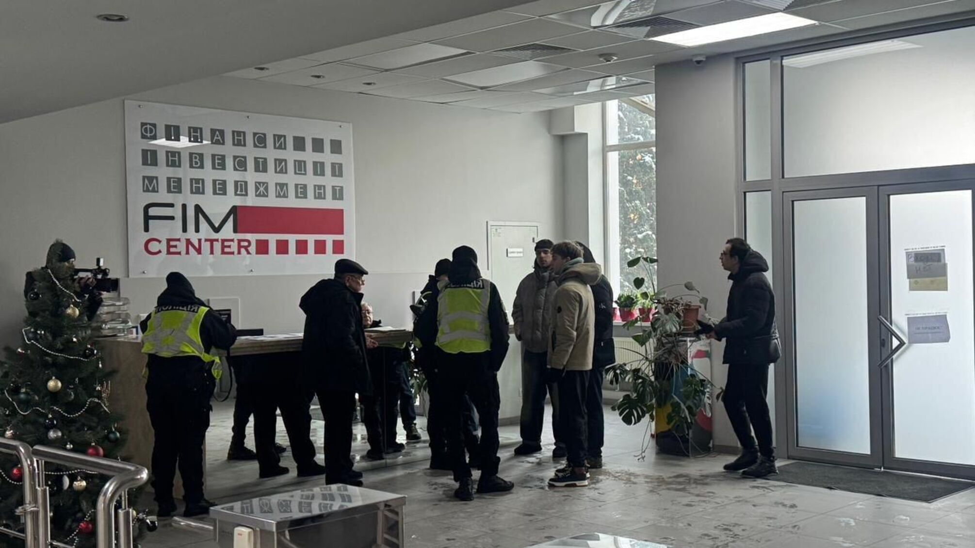 В центре Киева обнаружили большой мошеннический колл-центр