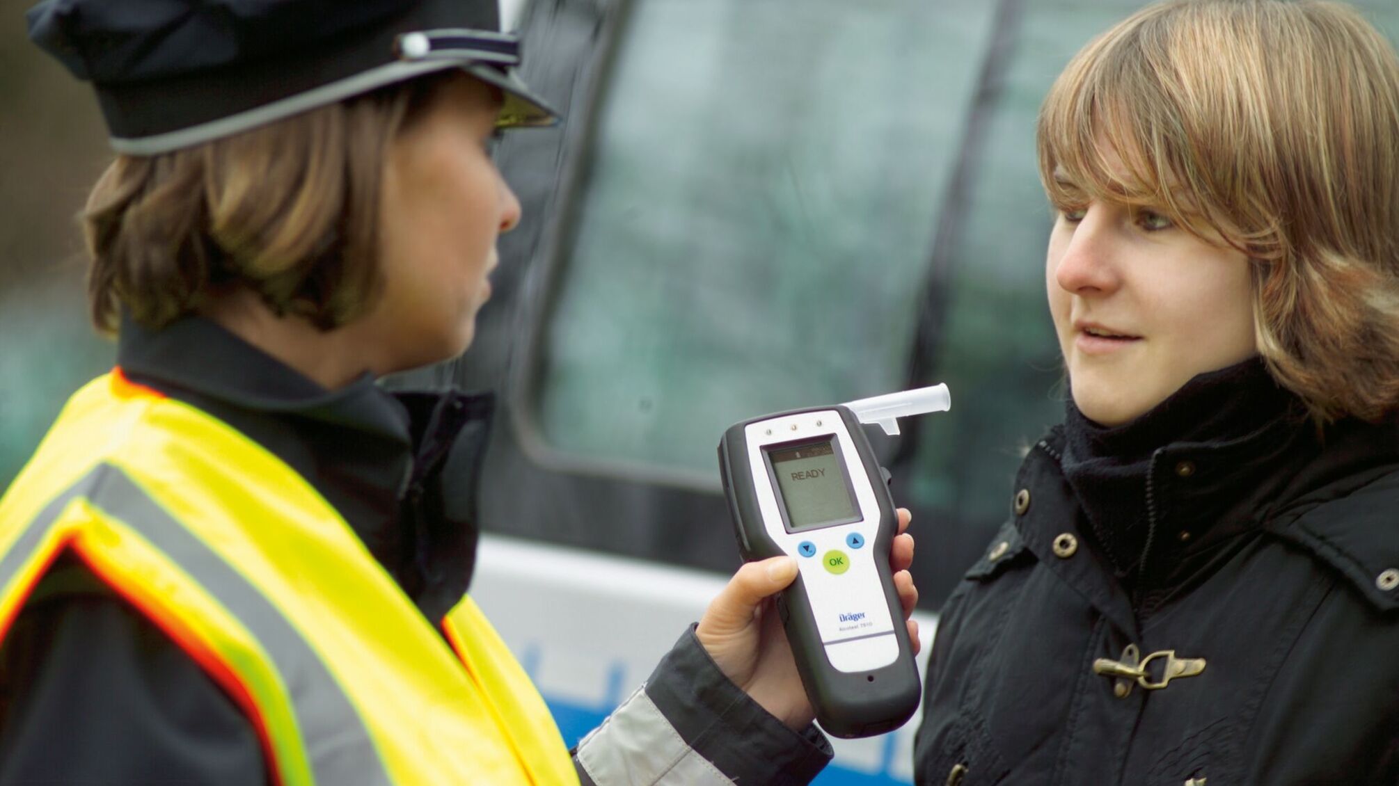 У Києві пʼяний водій Porsche влаштував стрілянину після аварії на дорозі