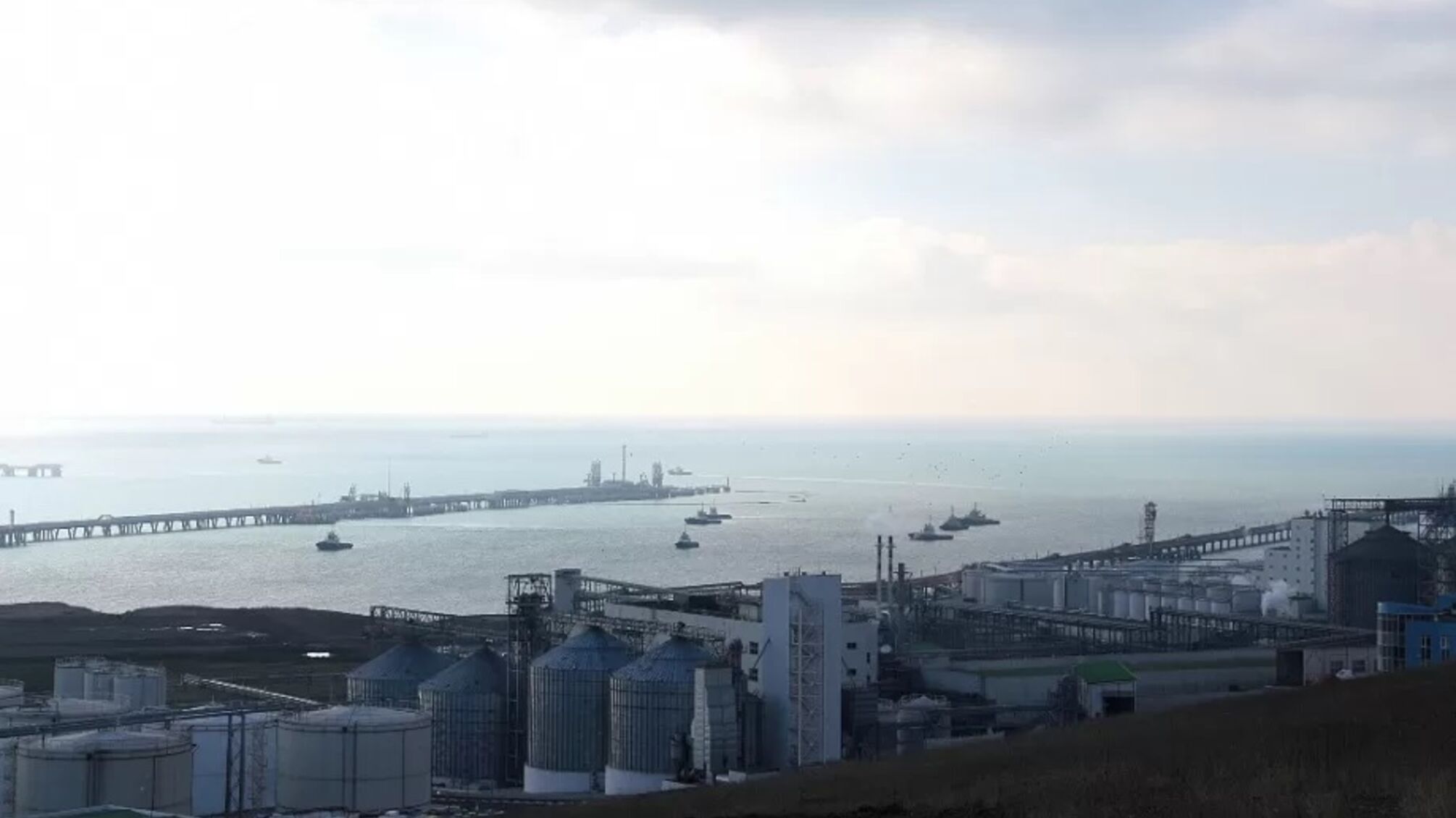 Влучання по складу боєприпасів та командних пунктах противника підтверджено