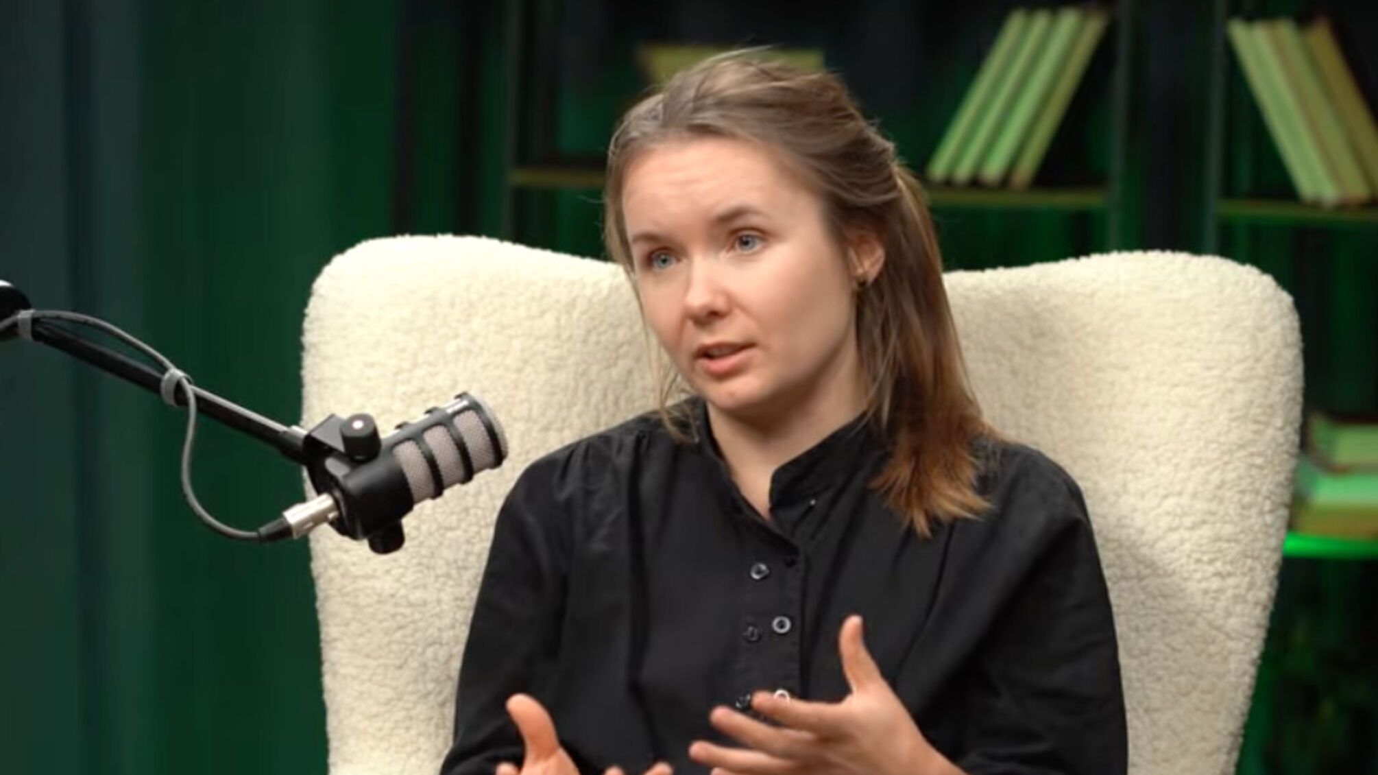 Євгенія Кузнєцова, закликає оновити шкільну програму літератури для старших класів