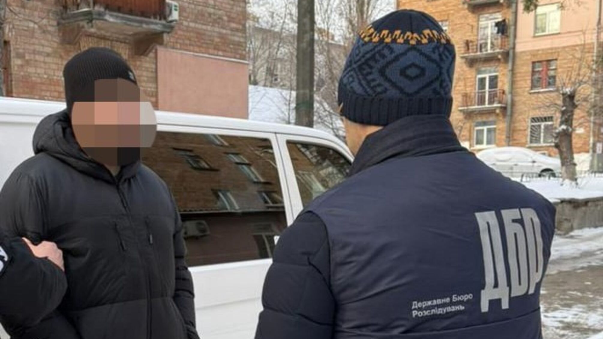 ДБР та СБУ викрили схему впливу на переведення військового з бойової зони