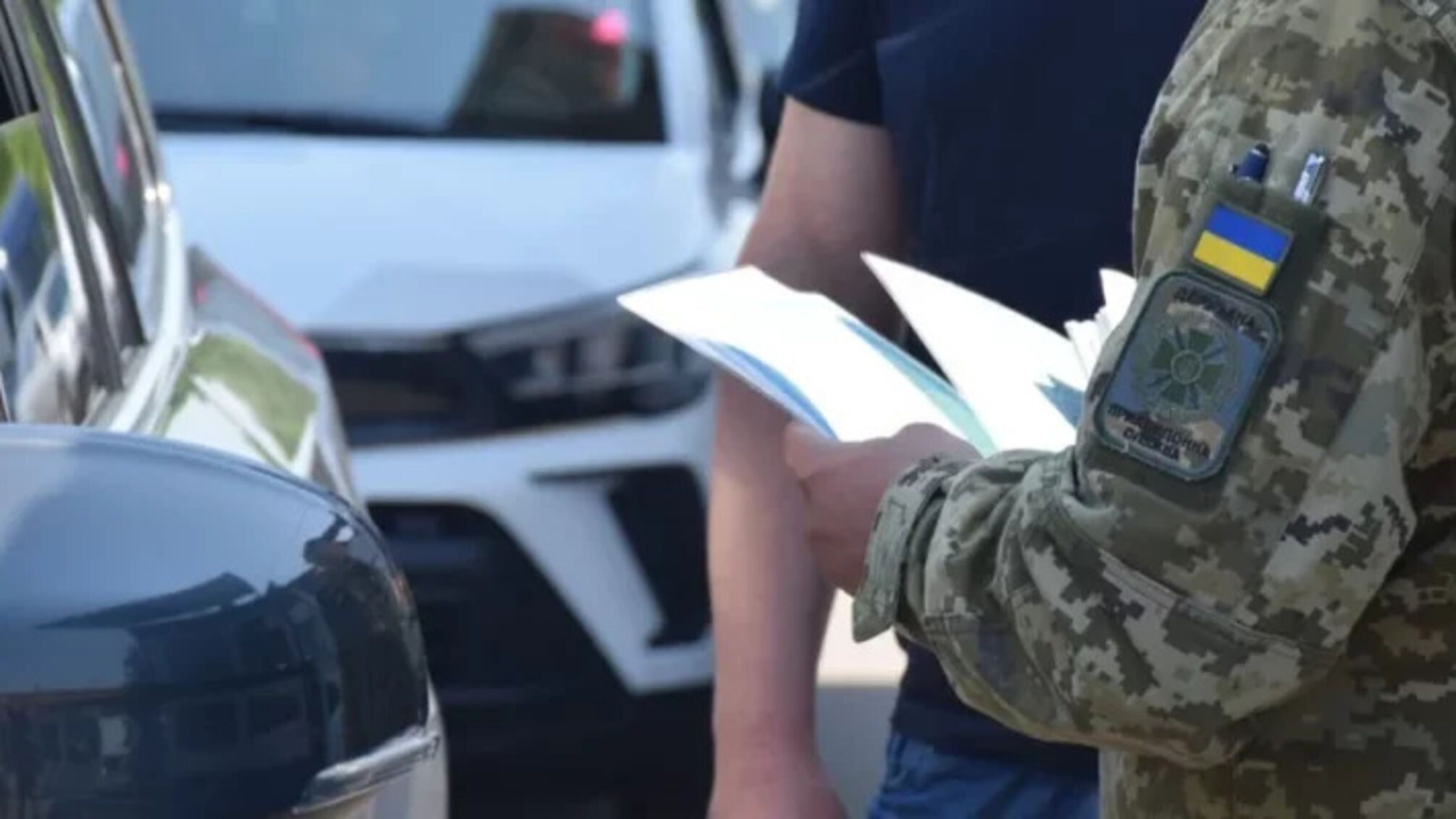 Виїзд чоловіків за кордон: чи карають за порушення строків повернення