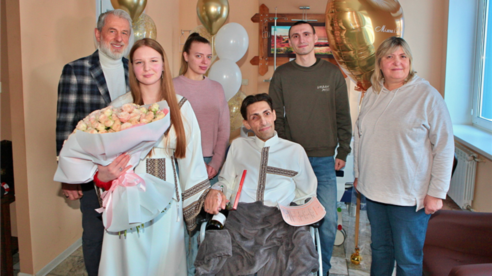 Весілля в лікарні: військовий узяв шлюб у Центрі ім. Шалімова