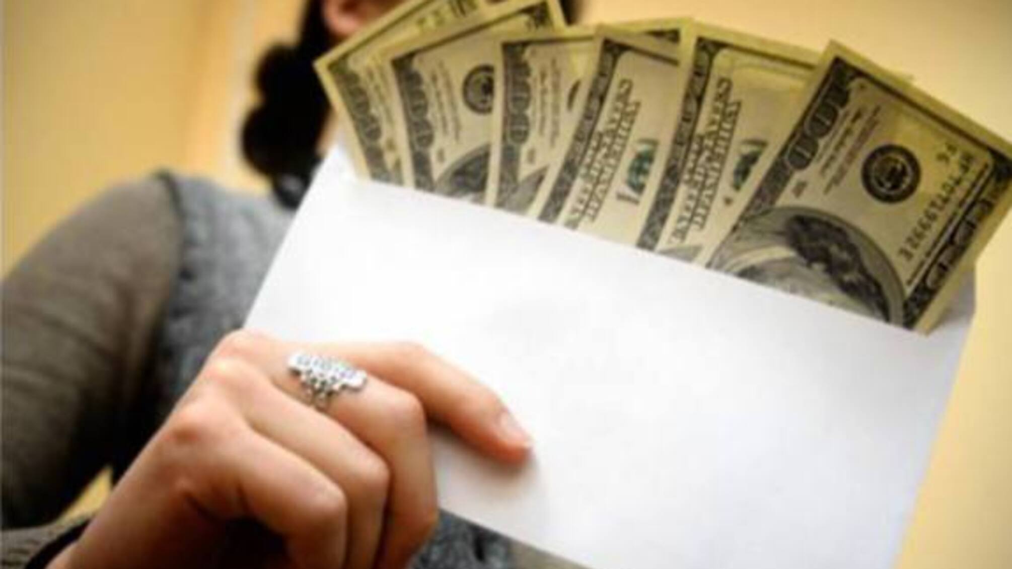 Народним депутатам платили 'в конвертах' навіть під час війни