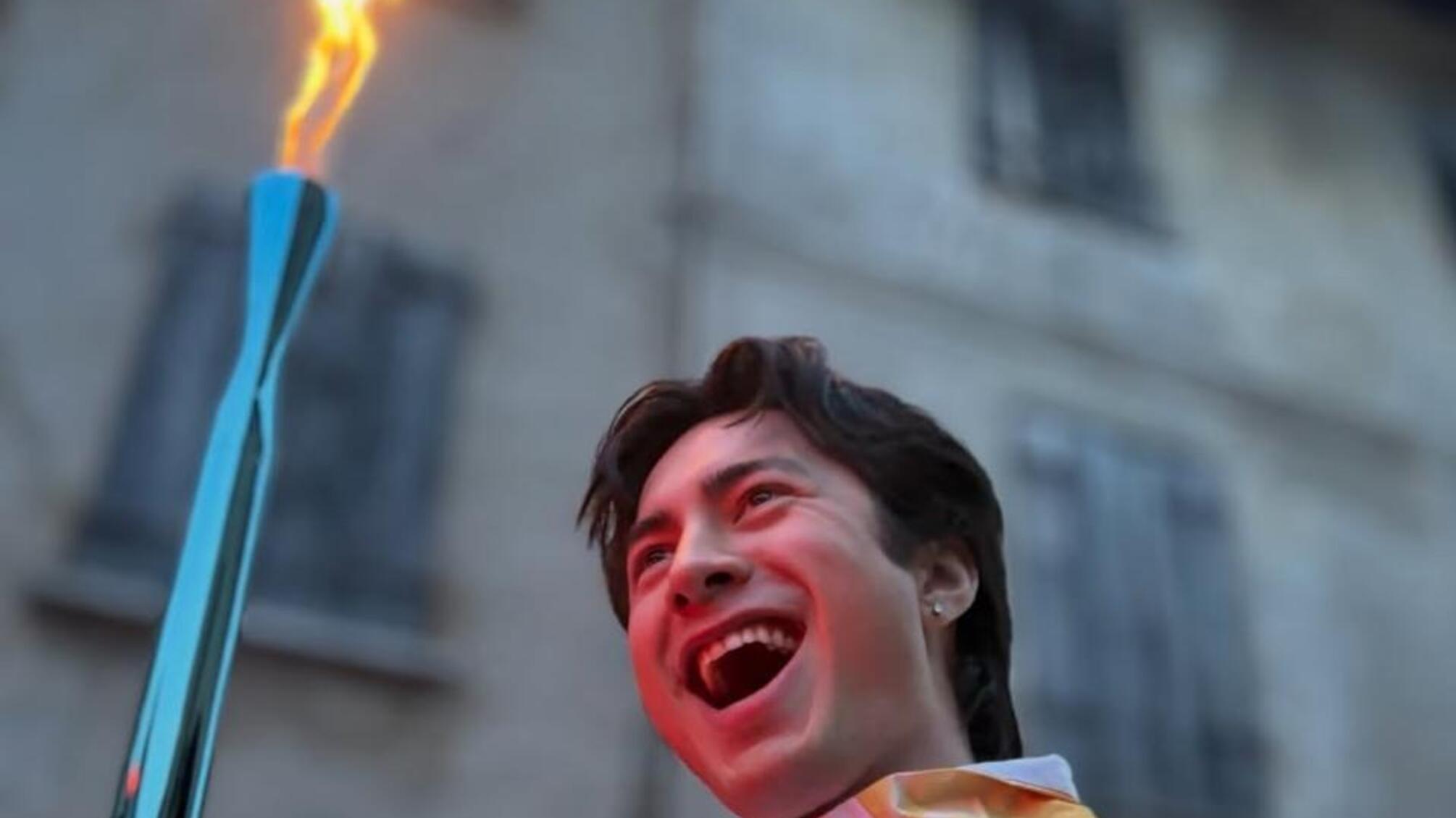 Звезды сериала 'Heated Rivalry' пронесли олимпийский огонь в Италии