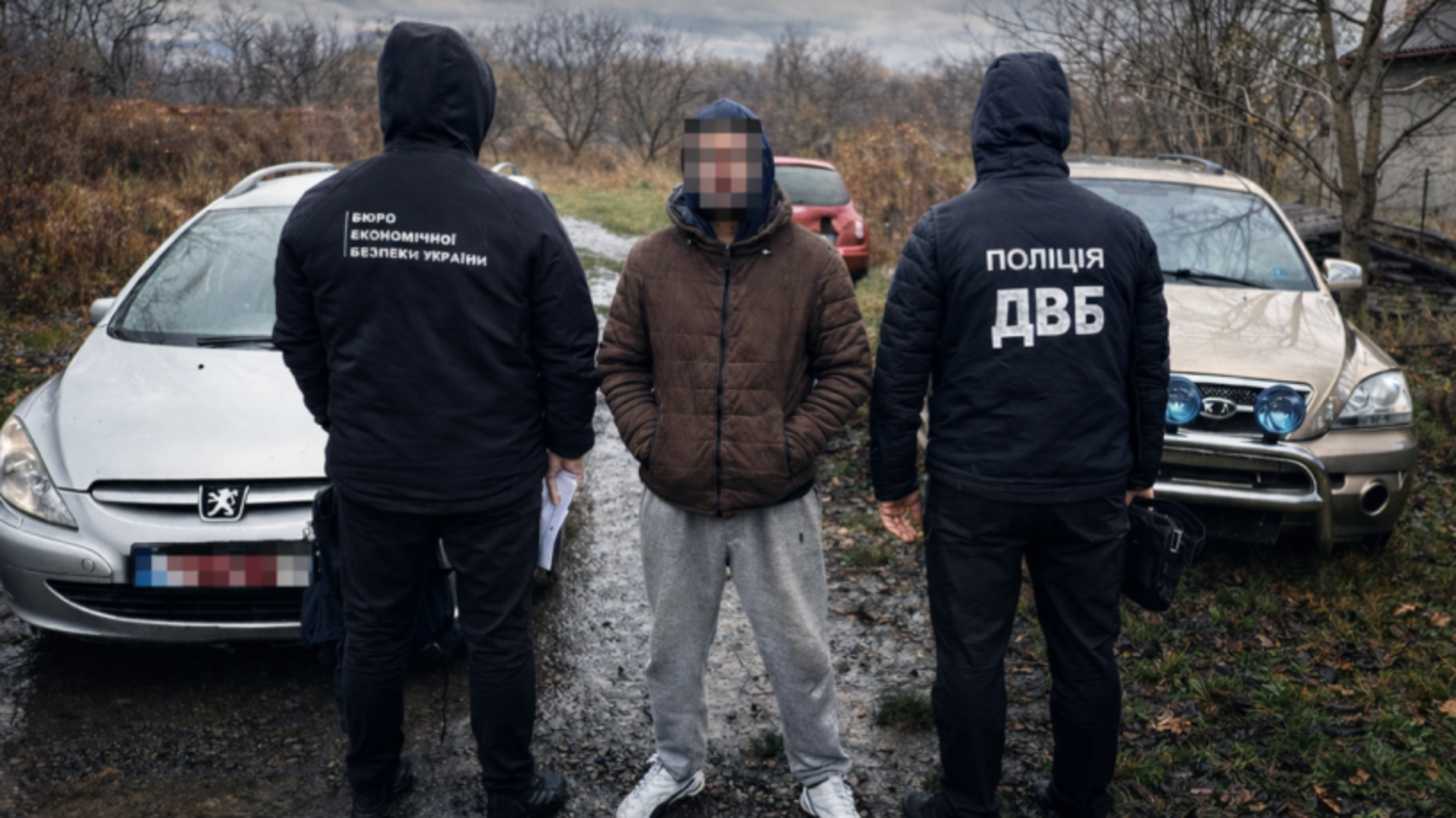 12 авто на 1,5 млн грн: БЕБ викрило канал фіктивної гуманітарної допомоги