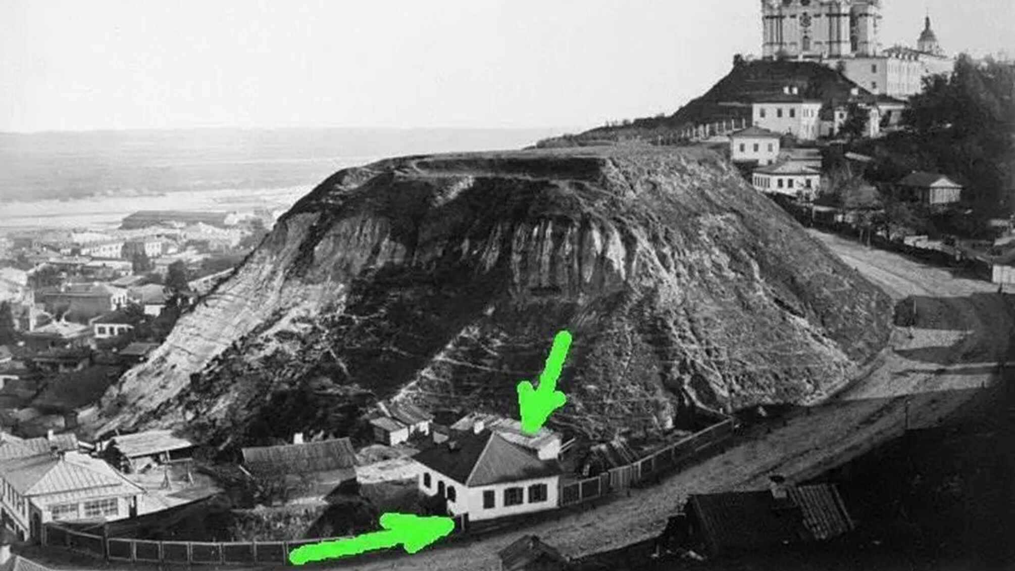 На Андріївському узвозі таємно демонтують садибу 1846 року