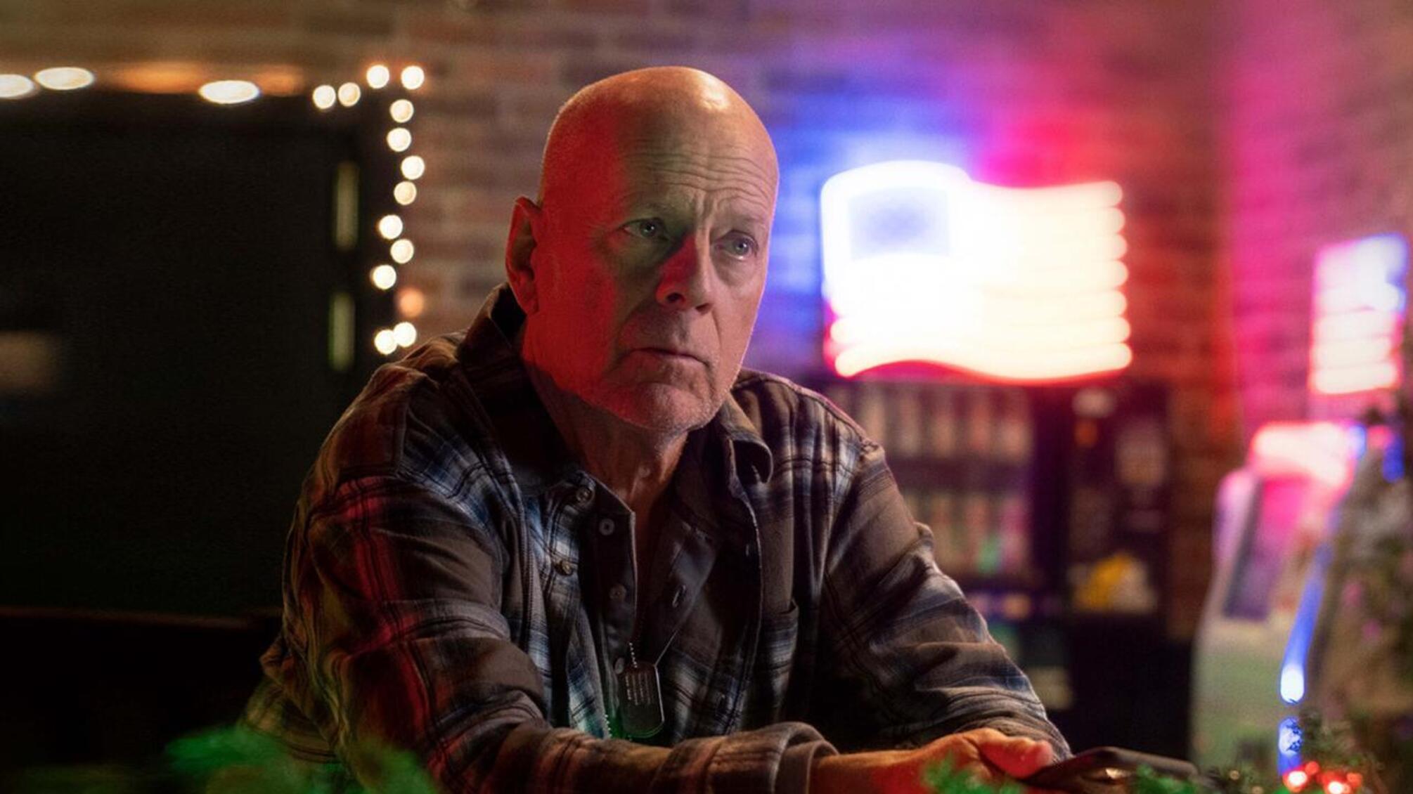 Дружина актора Брюса Вілліса розповіла, що він не усвідомлює свій діагноз — лобово-скроневу деменцію.