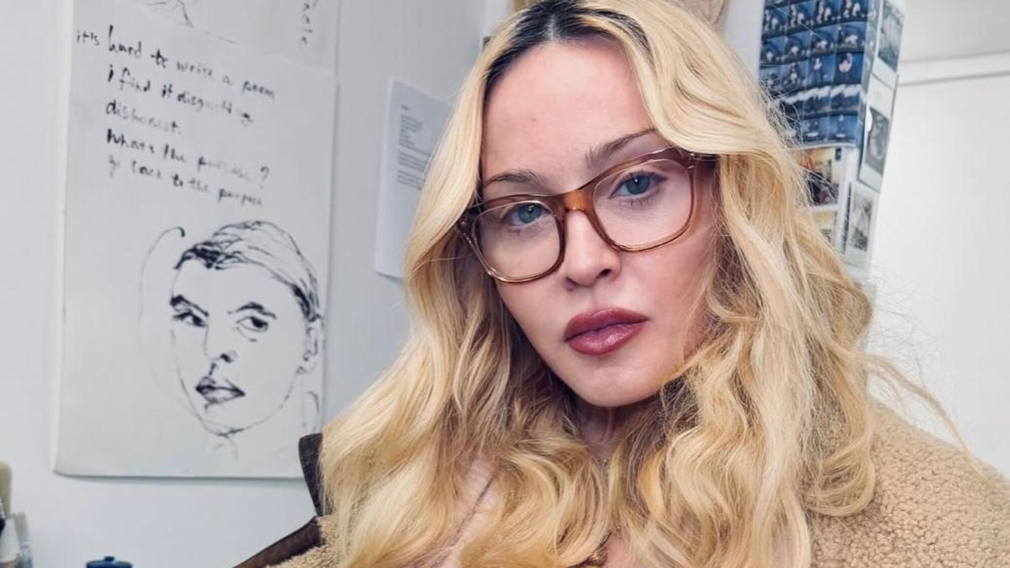 Мадонну розкритикували за шапку з радянською символікою