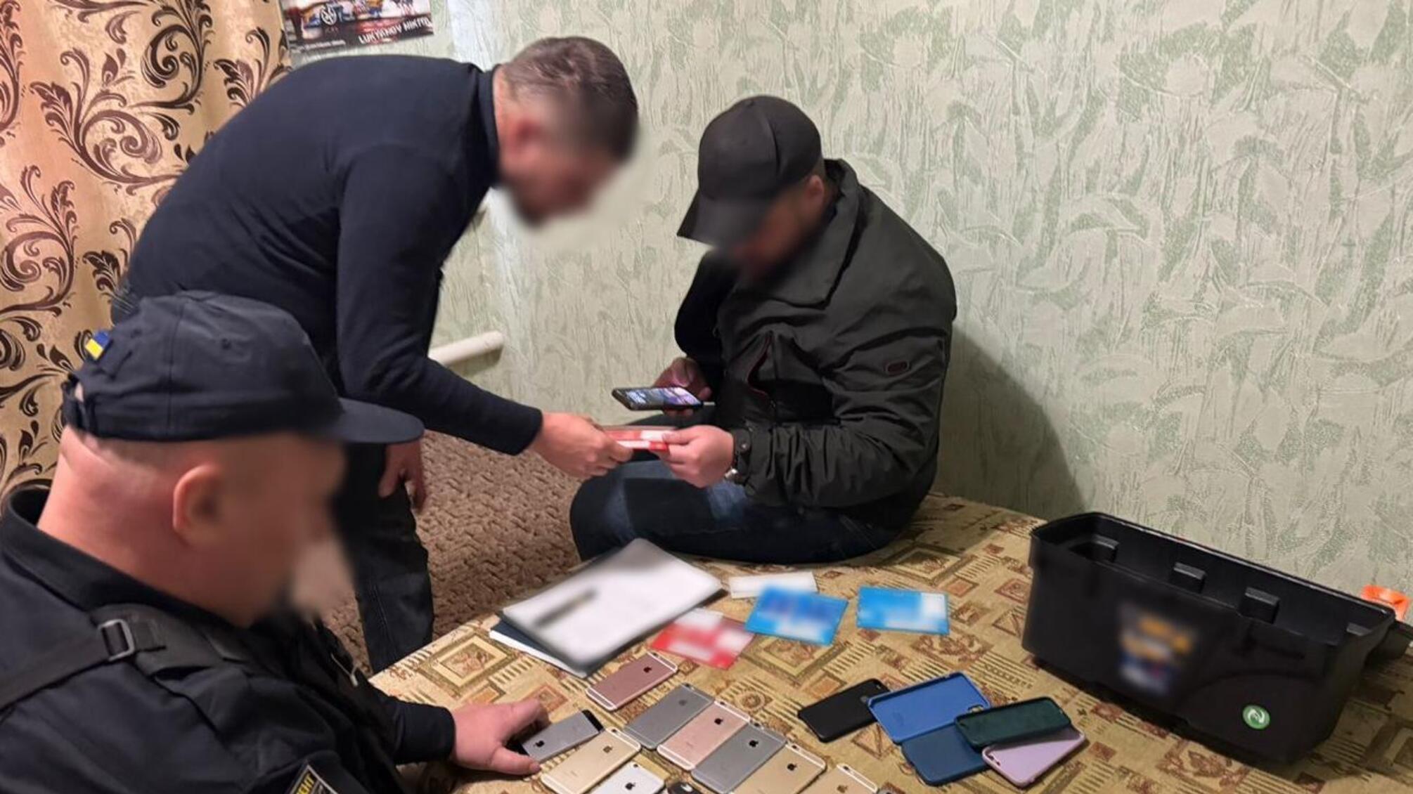 Среди пострадавших в схеме четверо военнослужащих - полиция Донбасса