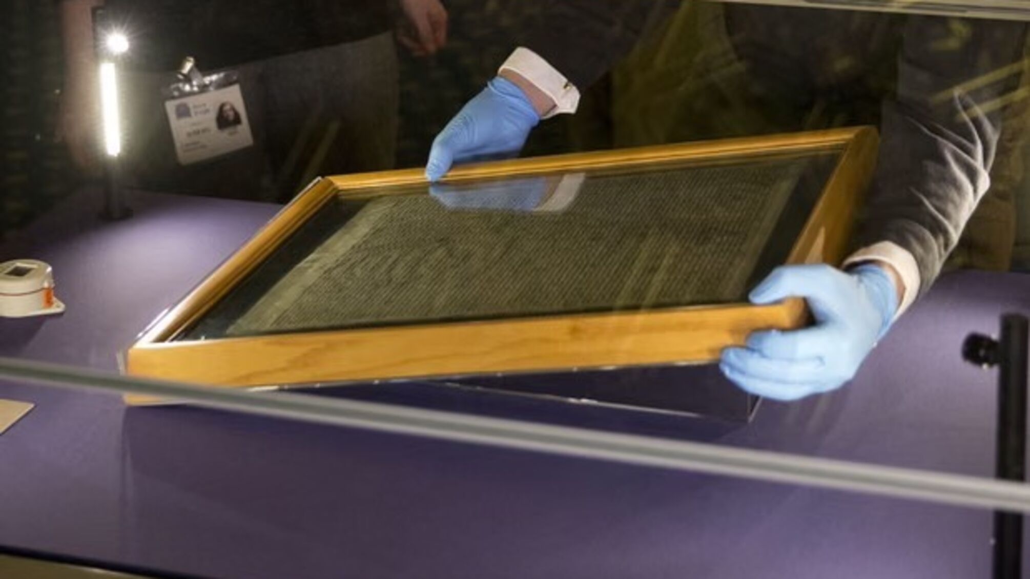 Украинцы первыми разоблачили шпионский след в святынях Запада