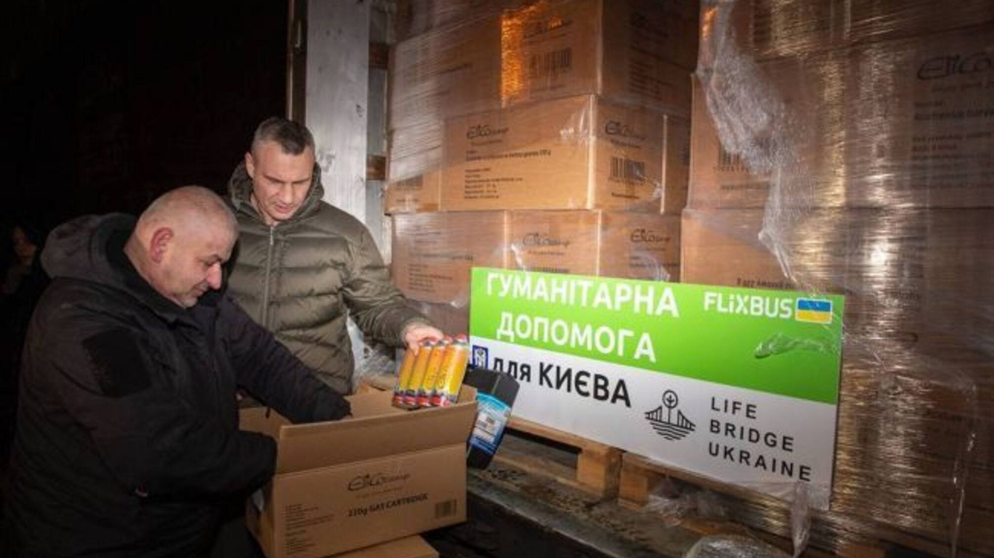 Германия передала Киеву газовые плиты, баллоны и грелки для пожилых людей: помощь раздадут уже в эти выходные