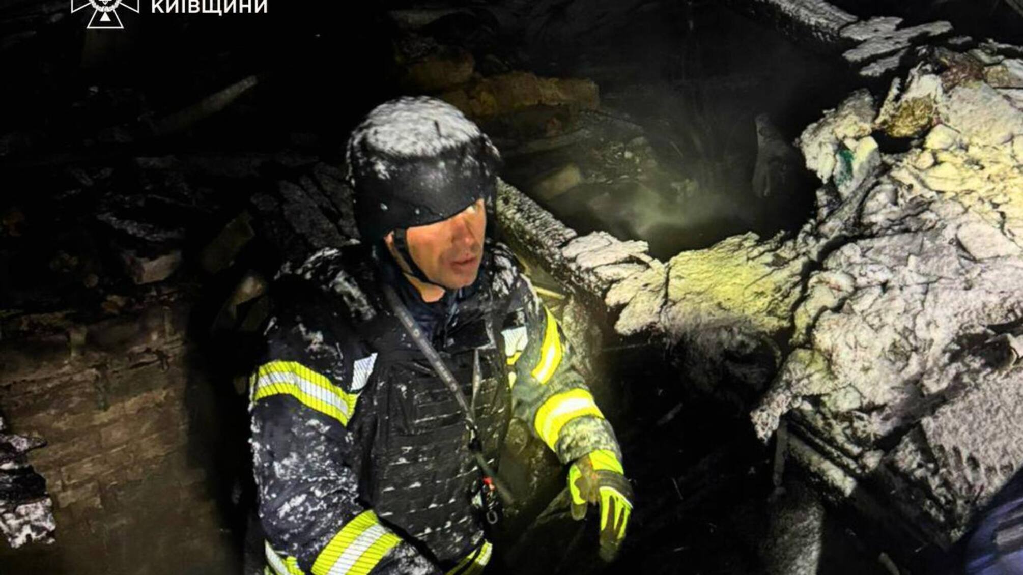 У Броварському районі після нічного обстрілу врятували родину з 5-річною дитиною