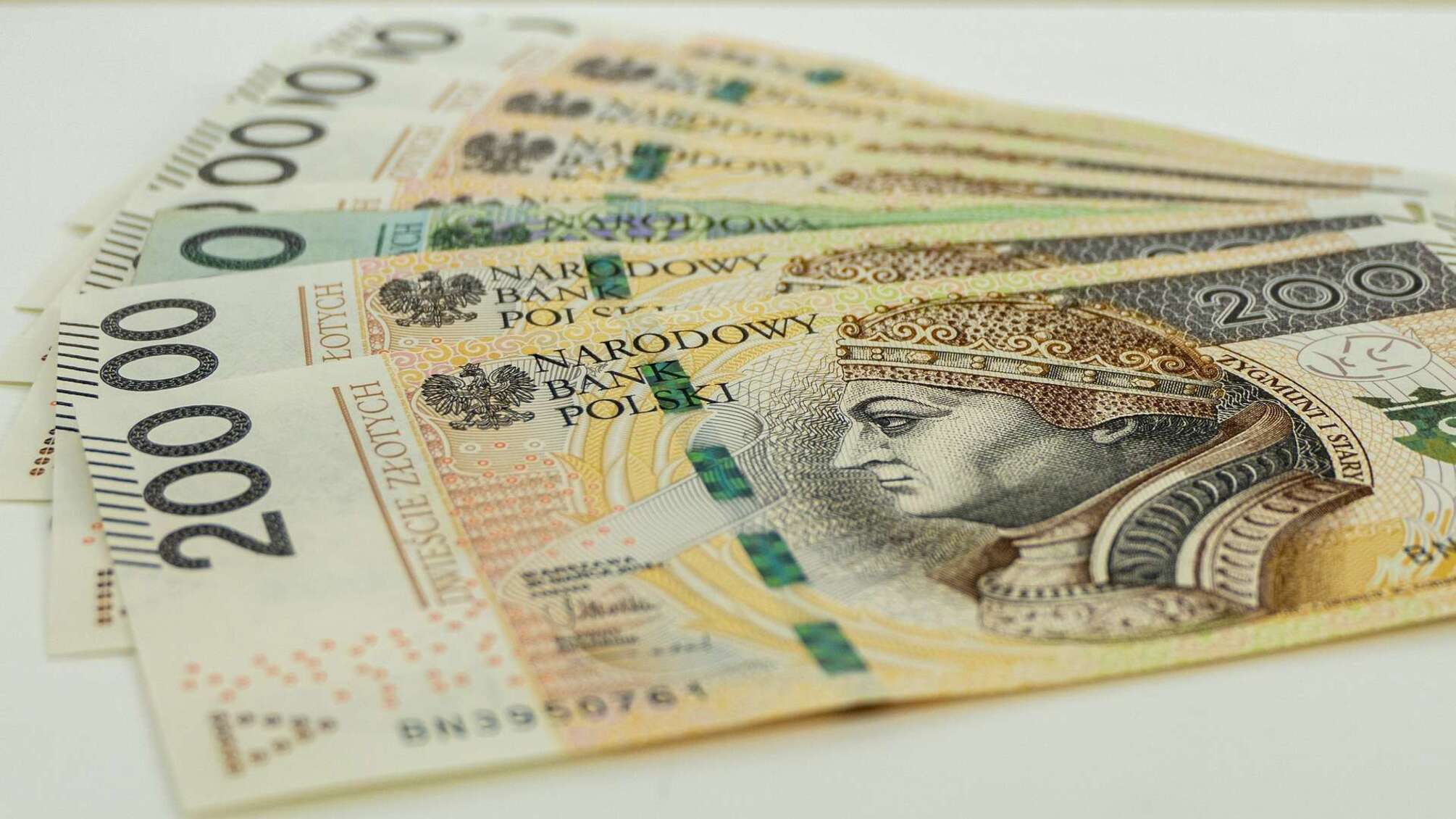 Українцям можуть відмовити у виплаті 800+ у Польщі: про одну з умов знають не всі