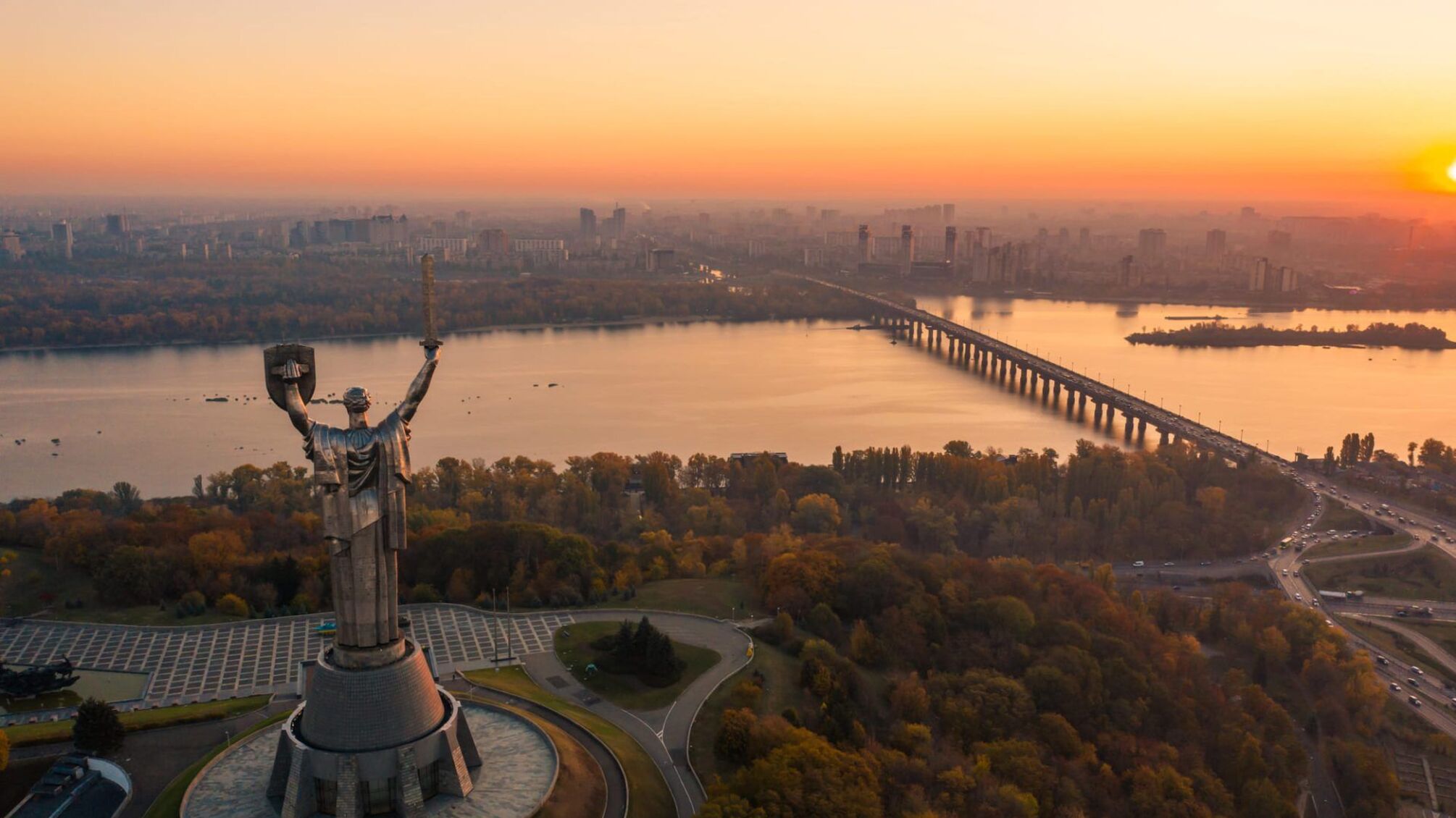 Мосты Киева могут перекрыть: по каким маршрутам можно объехать Днепр