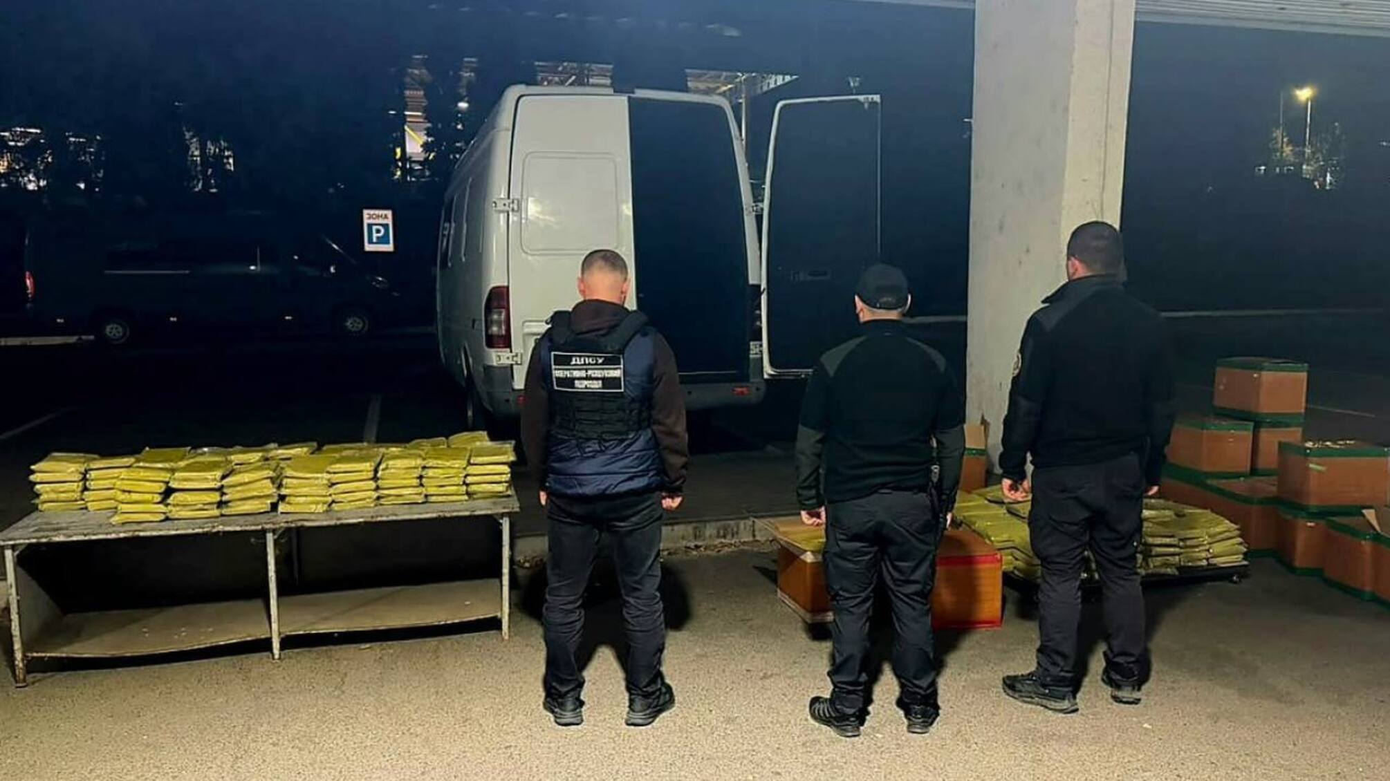 На кордоні з Угорщиною виявили понад 650 кг речовини, схожої на кратом