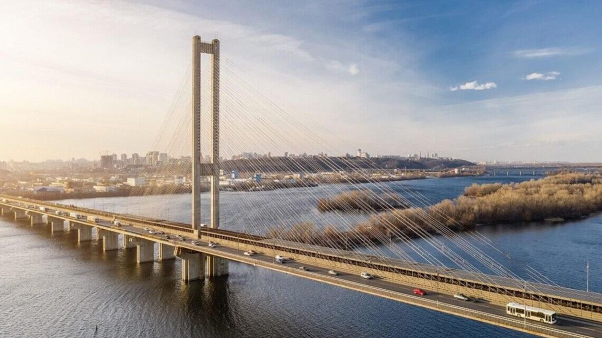 У Києві перекрили Південний міст: як курсують метро й автобуси