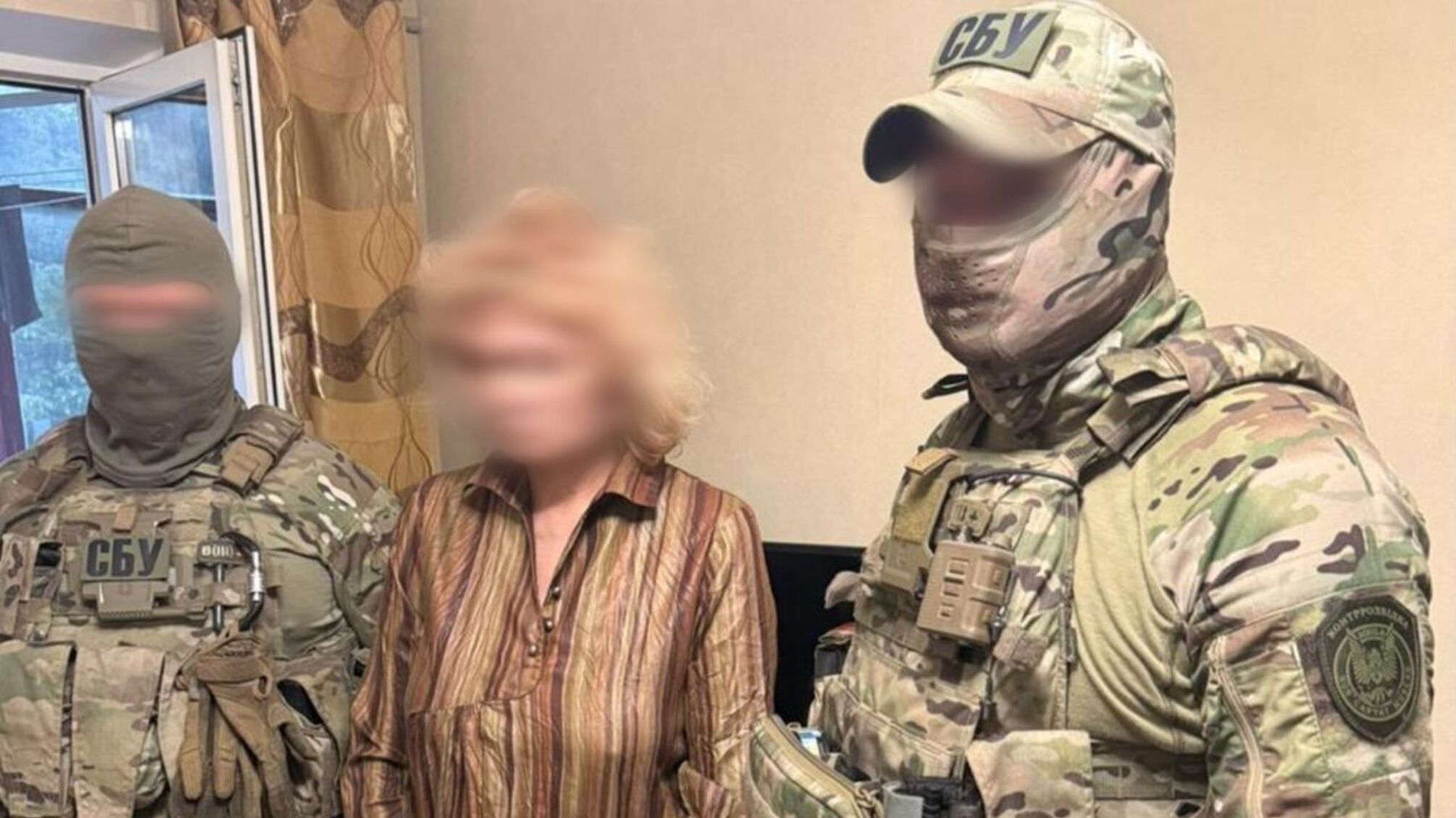 СБУ задержала женщину, которая, по данным следствия, приводила атаки рф на оборонные предприятия и волонтерские центры.