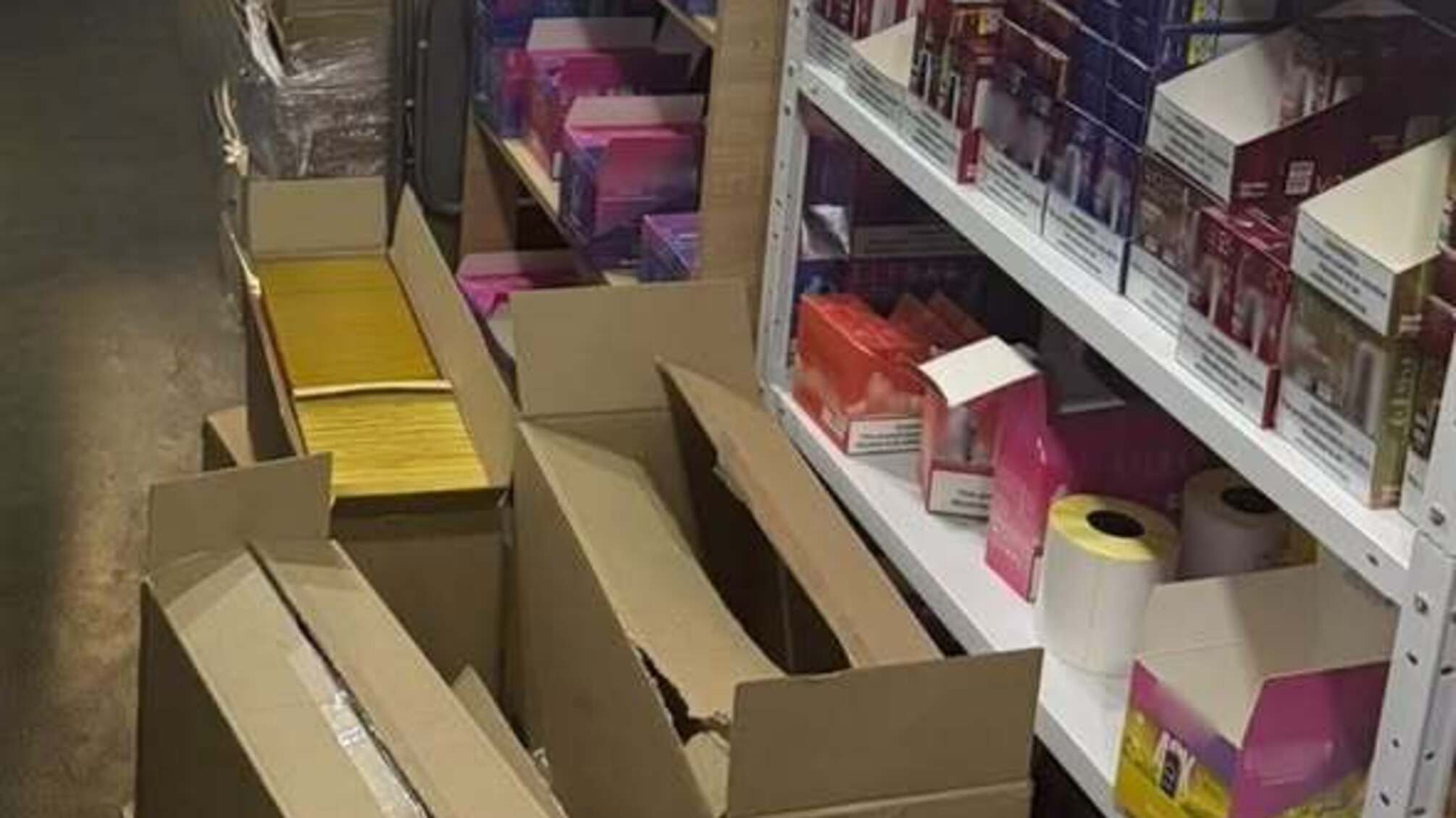 В Киеве разоблачили незаконную продажу электронных сигарет и табака: изъято товаров и имущества на 3 млн грн