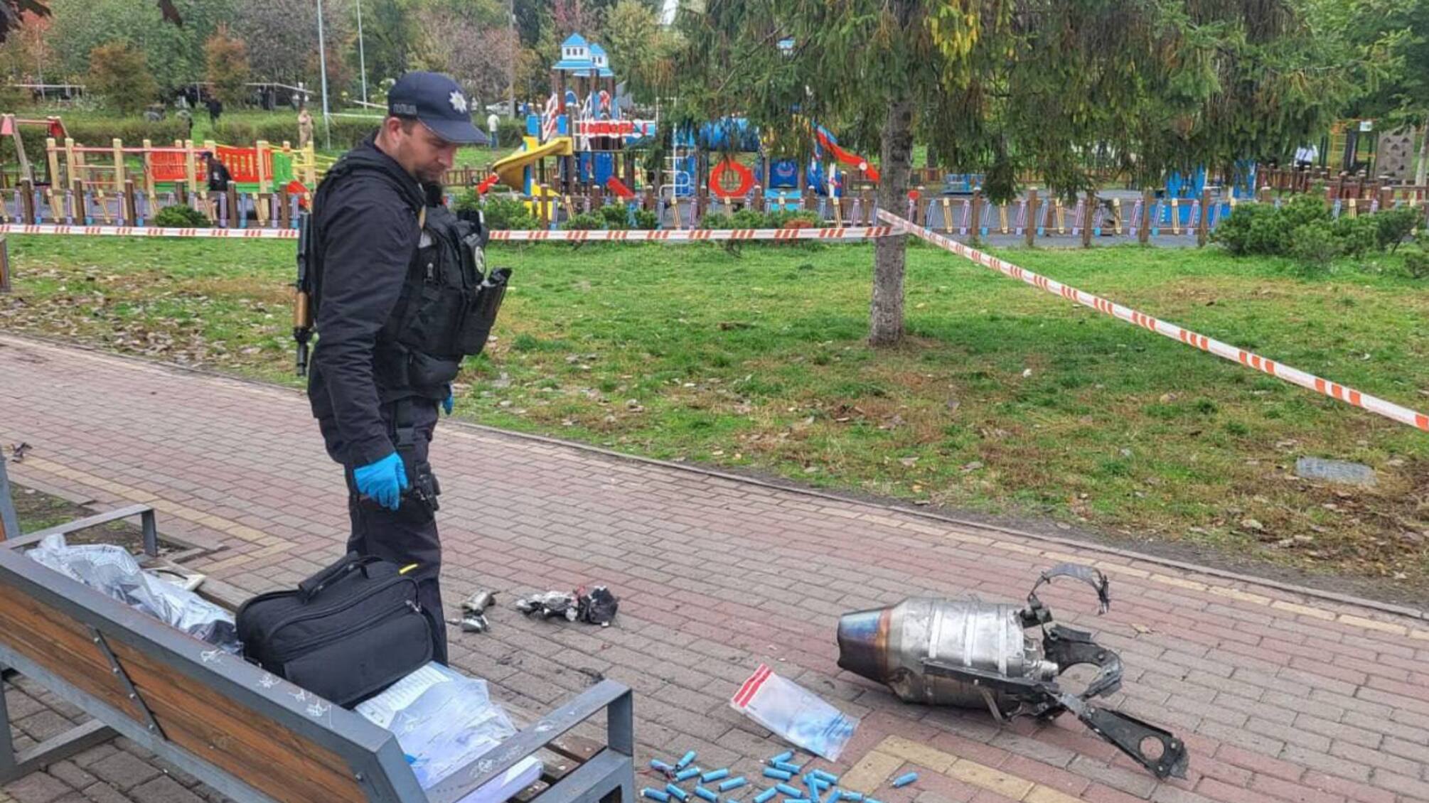 Атака дронів на Київ: троє жінок постраждали, у Дарницькому районі горіли будинки