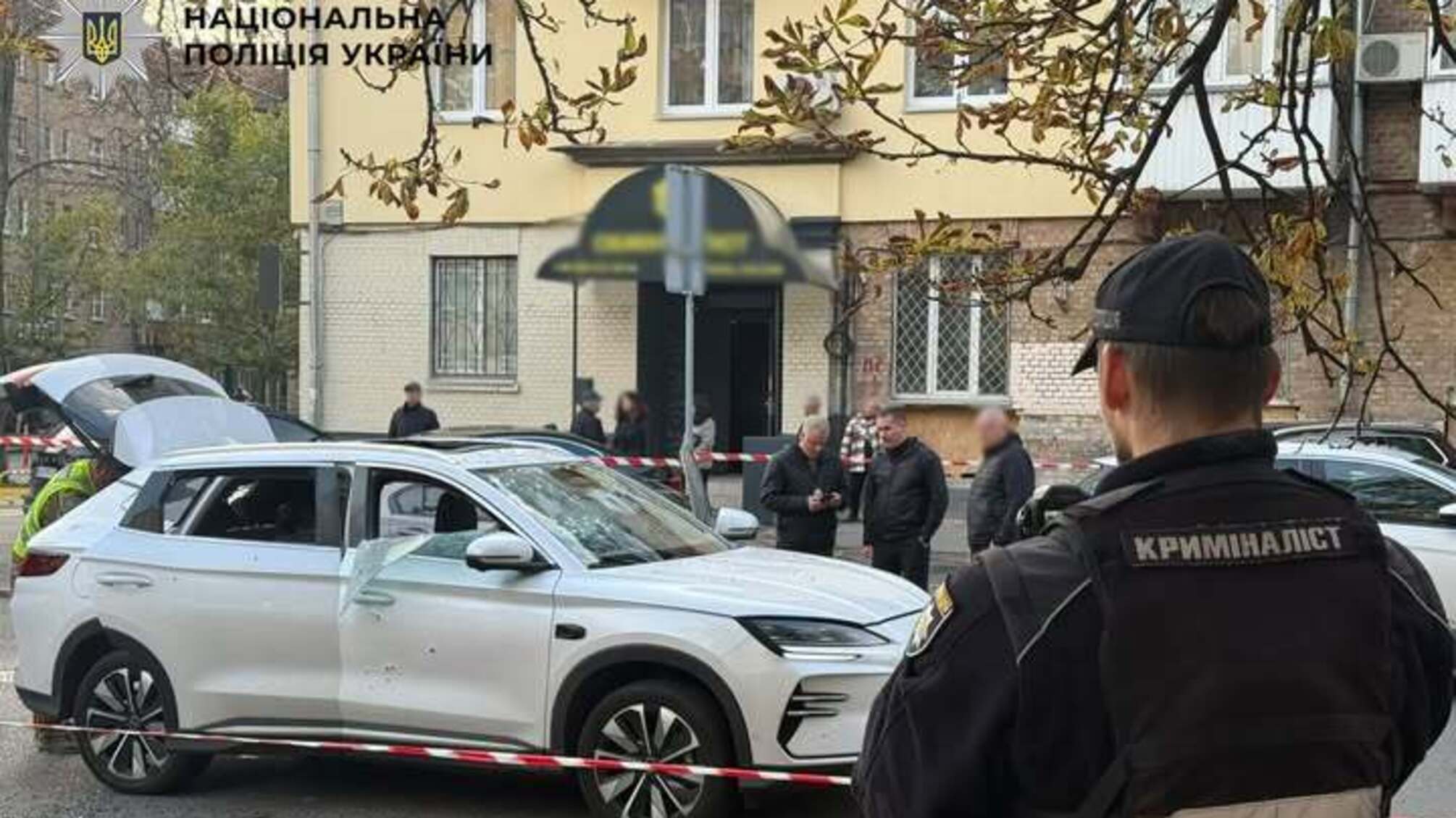 В Печерском районе Киева взорвался электрокар: водителя госпитализировали