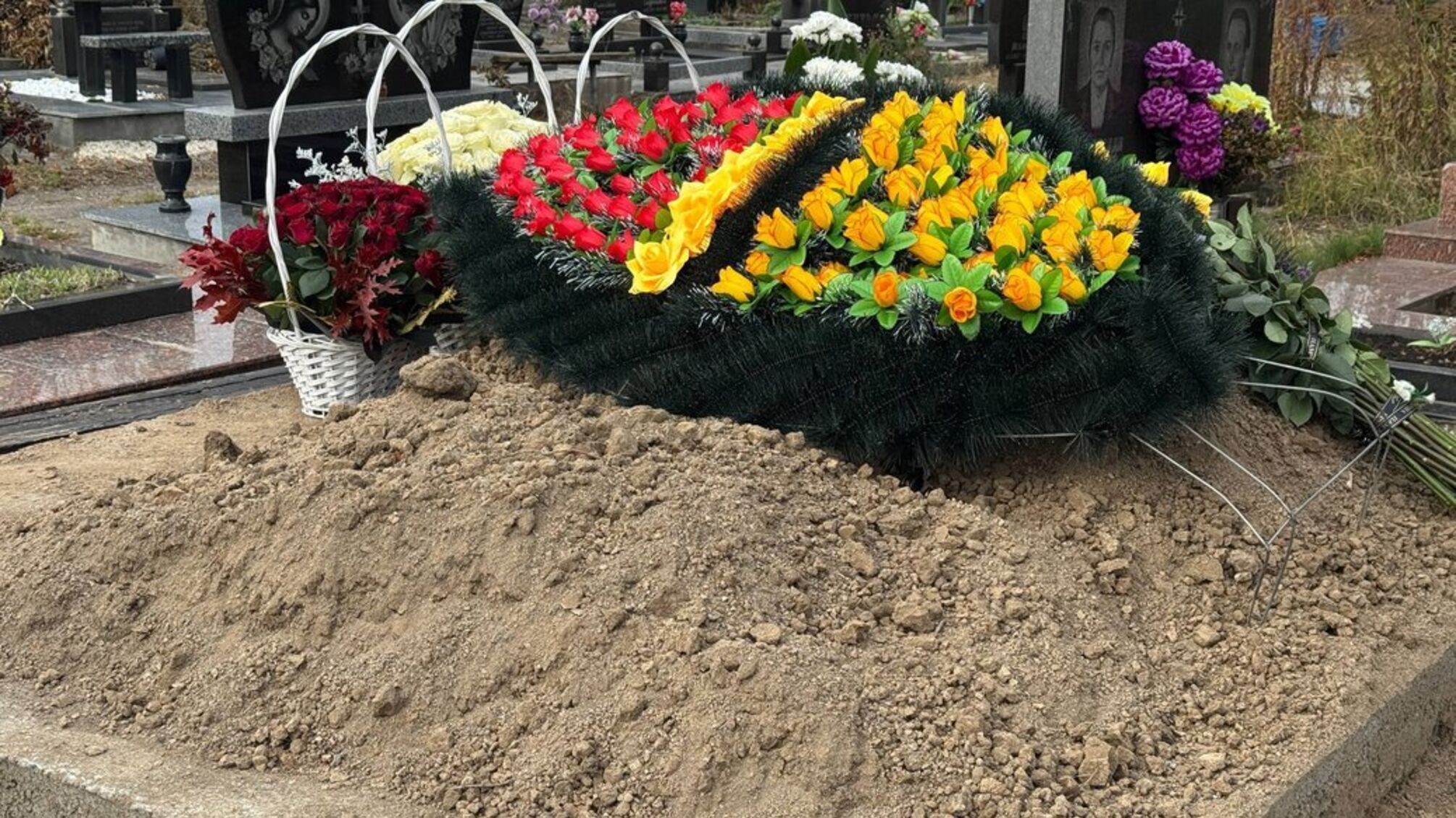 В Виннице тайно похоронили Анатолия Кашпировского: историк Кипиани раскритиковал это решение