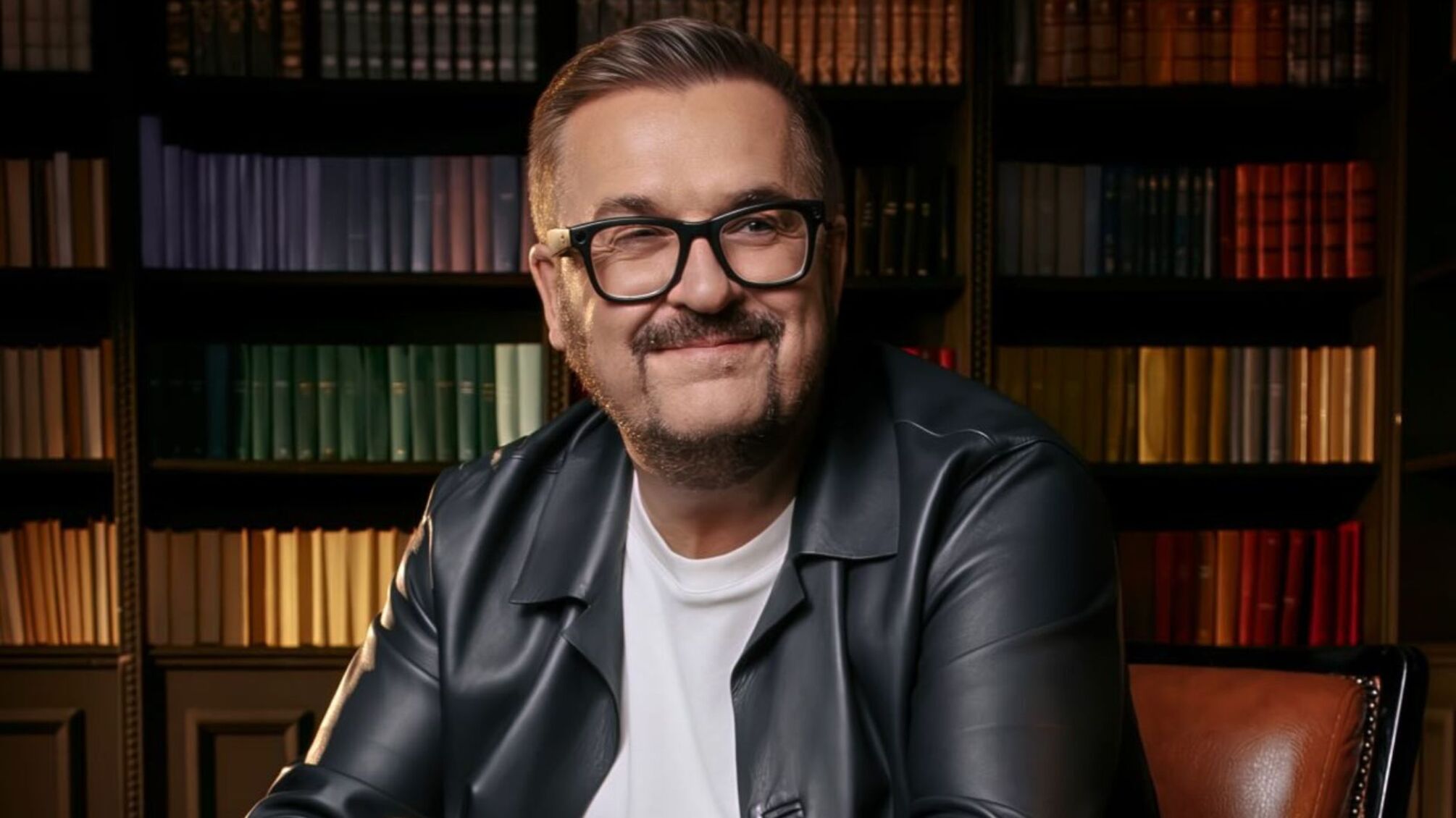 Из певца в писателя: Александр Пономарев признался, как на самом деле писал роман '30 дней: ИИ-человек'