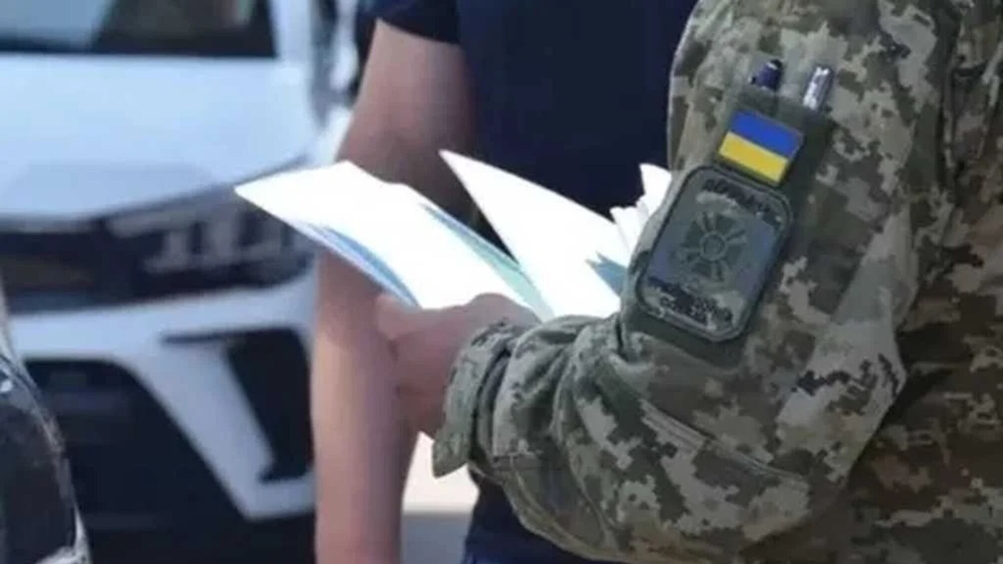 Могут ли работники ТЦК зайти в частный двор без разрешения: что говорит закон