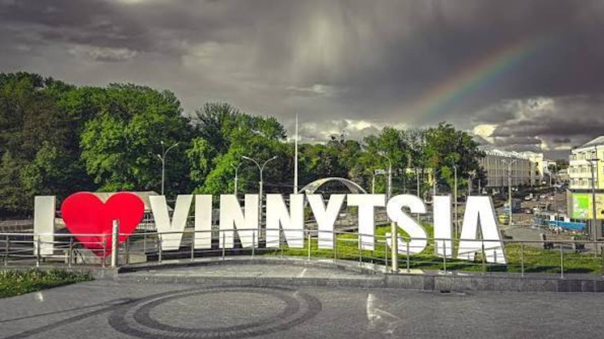 У Вінниці вантажівки тягнуть трамваї через відсутність світла: місто потерпає від перебоїв з водою