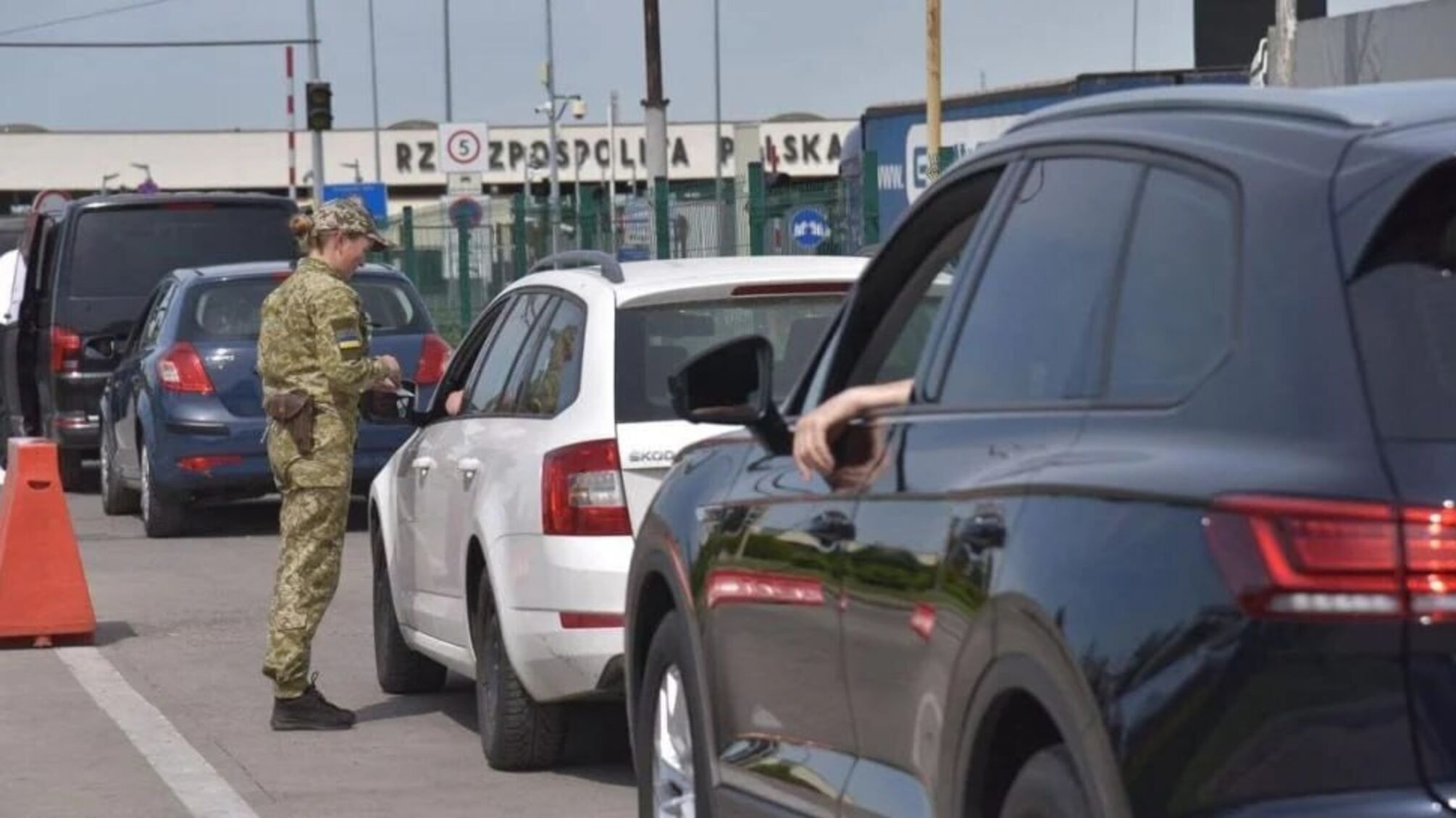 До 40 годин на кордоні з Польщею: російські атаки спричинили затримки на пунктах пропуску