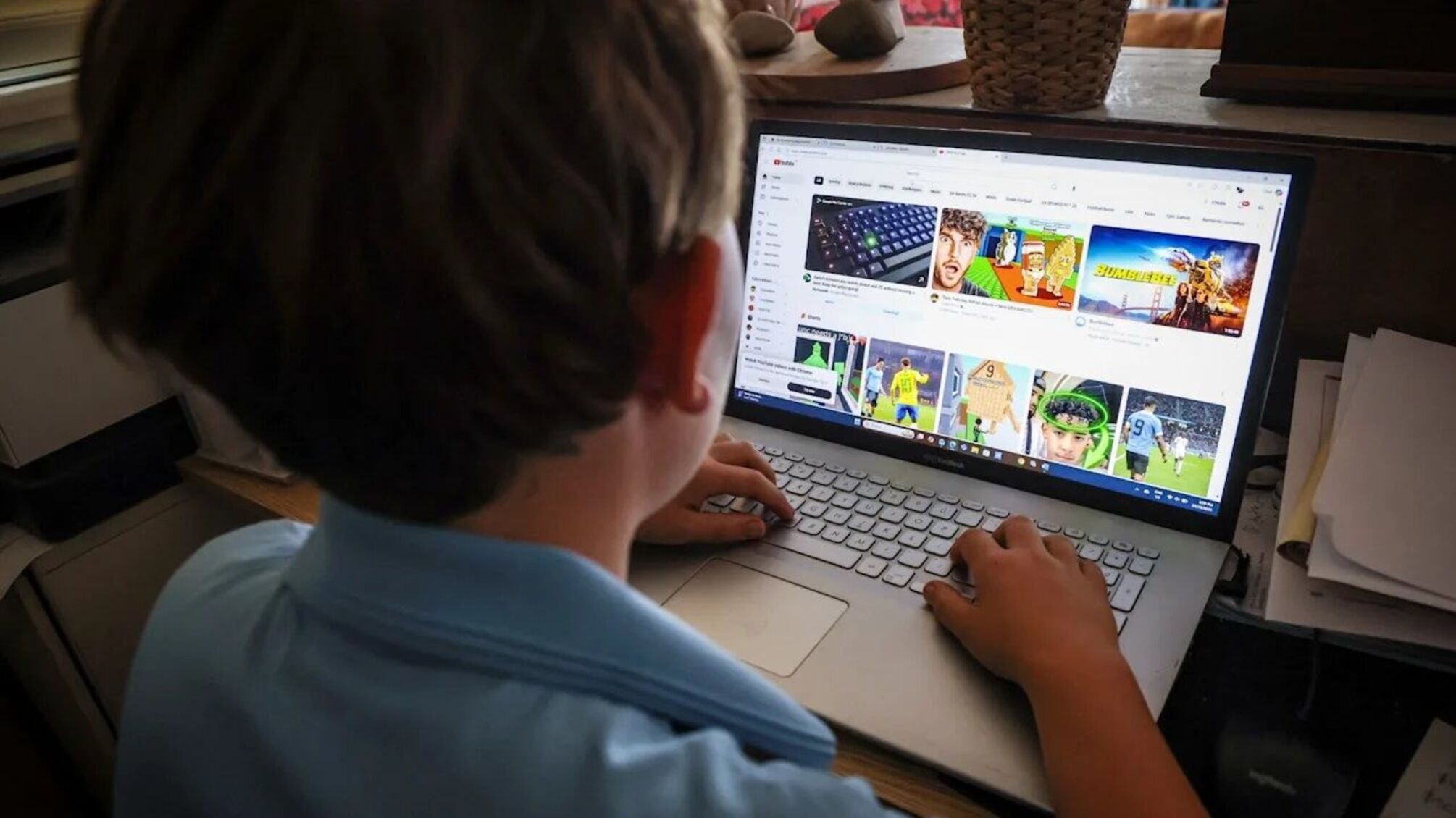 Німеччина планує заборонити соцмережі дітям до 13 років і запровадити уроки ШІ