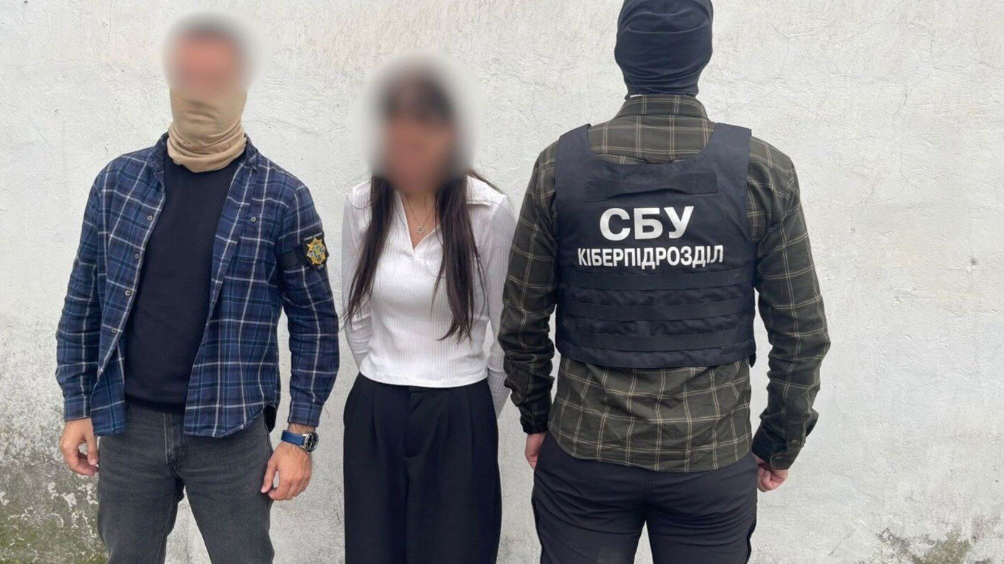 Фотографувала військову частину та порт Одеси на замовлення рф: 20-річній жінці оголосили підозру