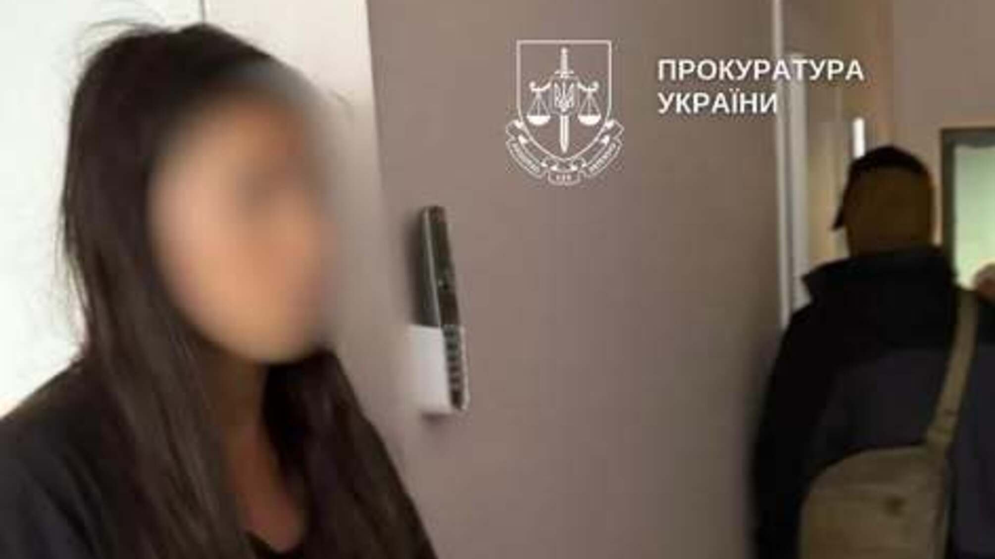 3,2 млн грн по соцвыплатам клиентов: эксработницу госбанка и ее мужа разоблачили на вероятной схеме с карточками