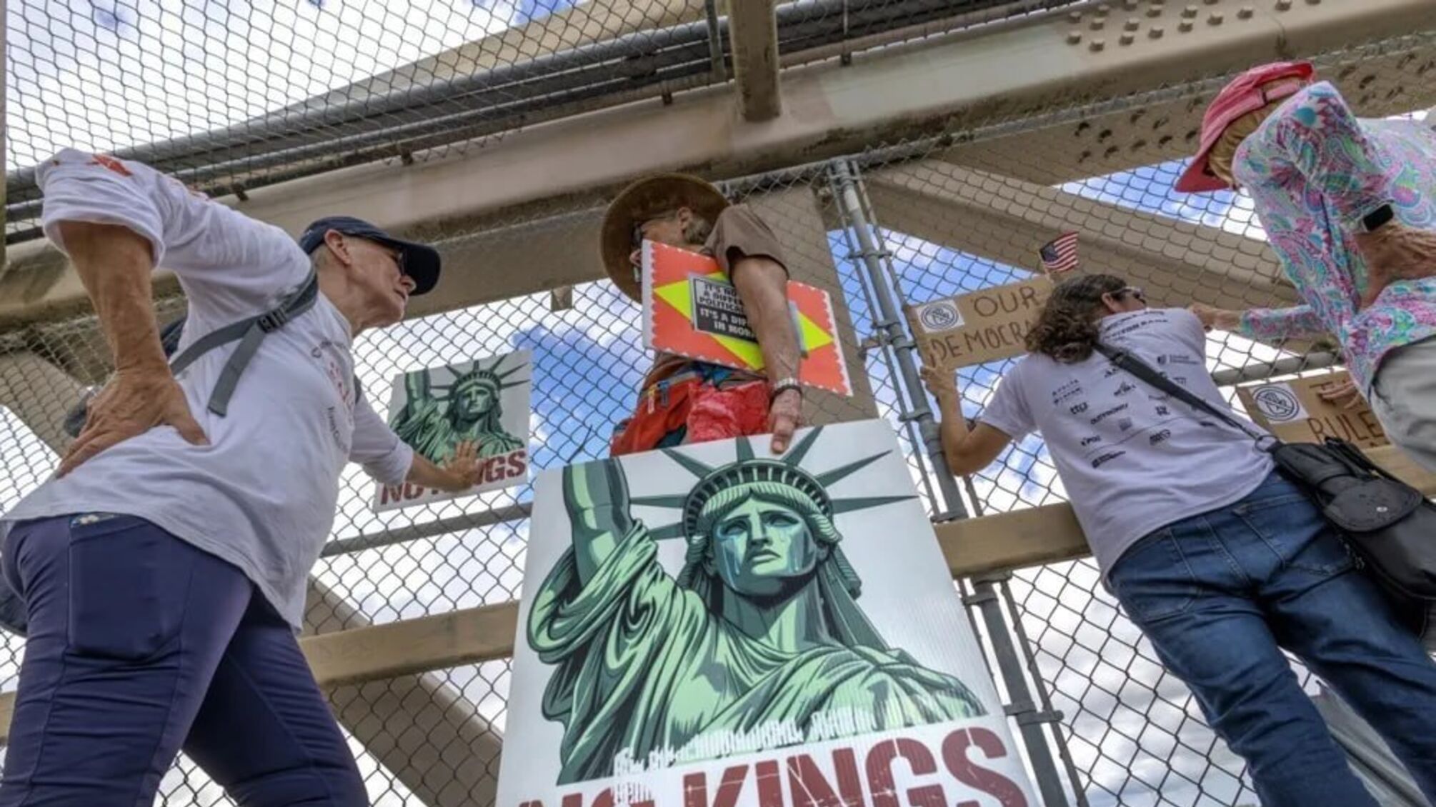У США відбулися тисячі акцій проти Трампа: протести No Kings охопили всі 50 штатів
