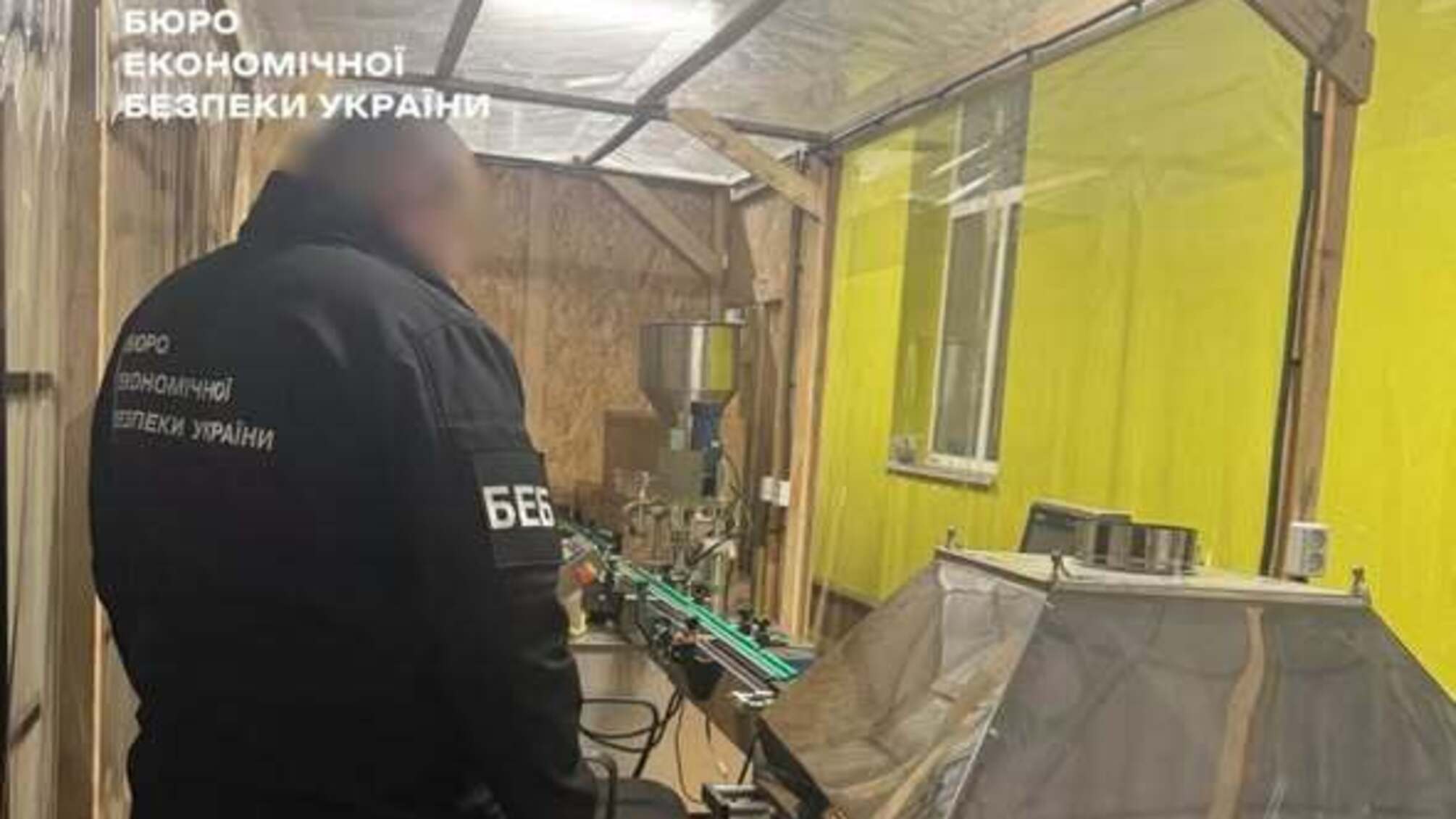 Нелегальні рідини для вейпів продавали по всій Україні: на Вінниччині викрили підпільне виробництво