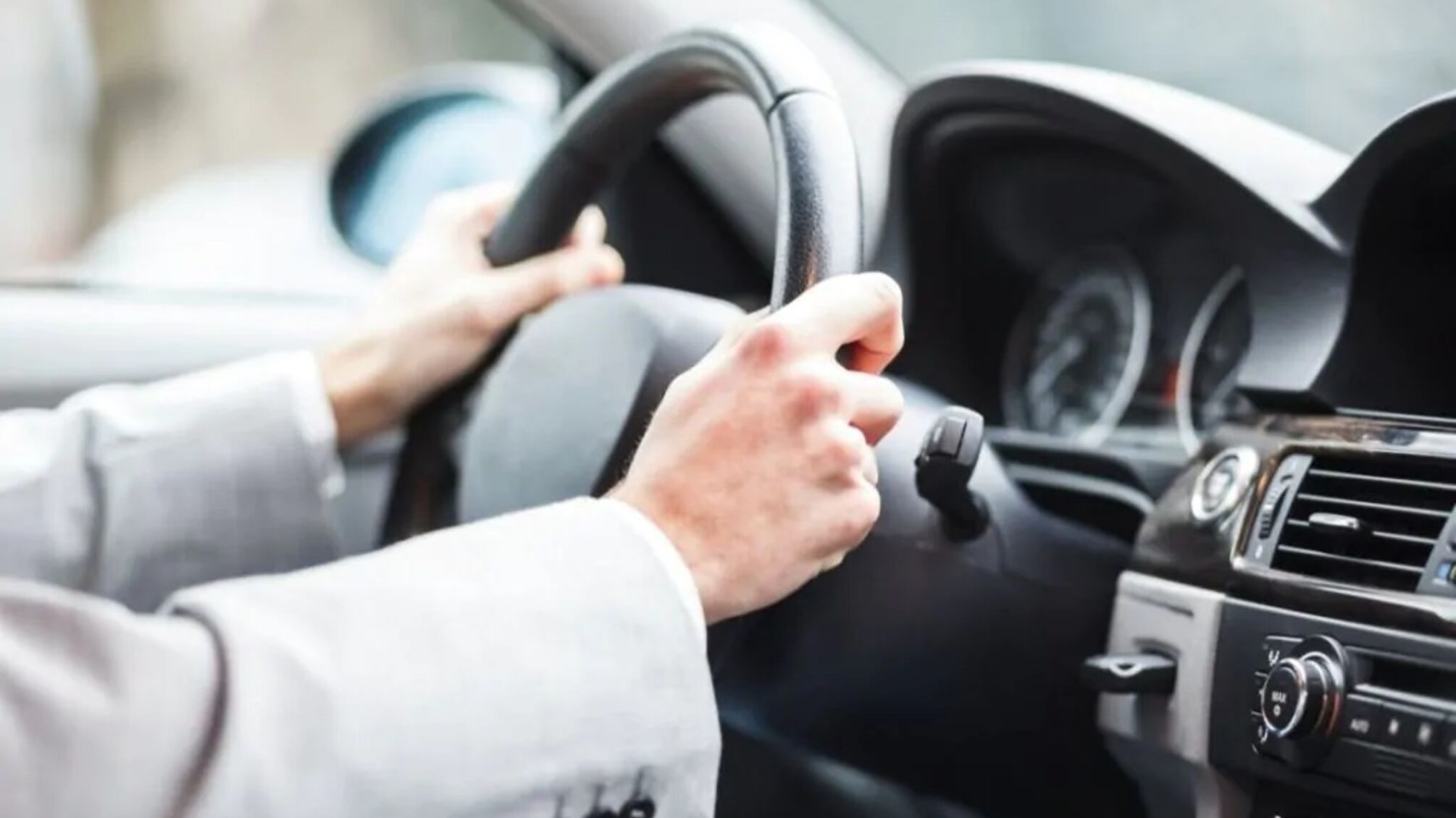 Нові знаки для автомобілів в Україні: кого стосуються зміни та що потрібно знати водіям