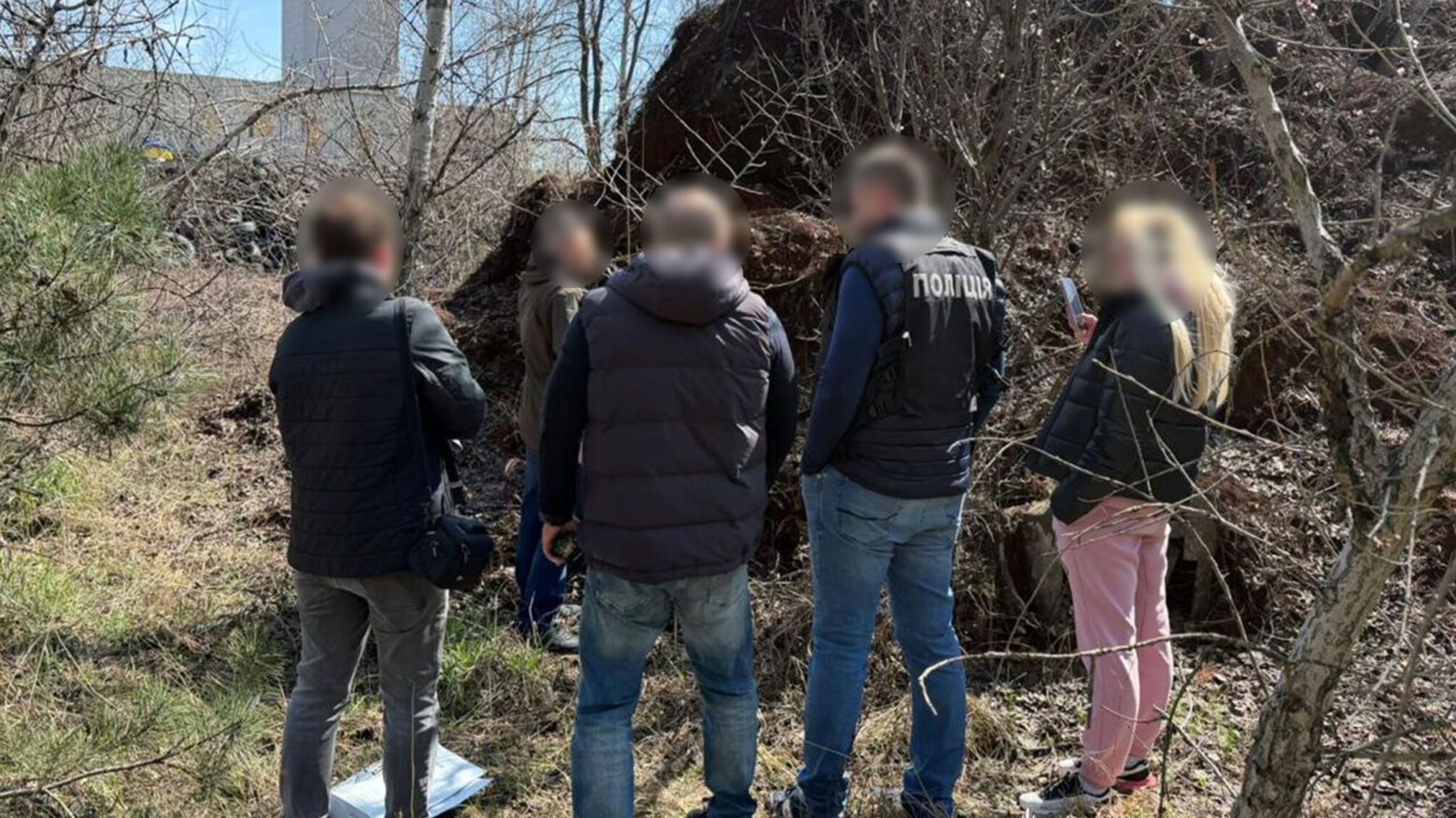 Сжигали шины без разрешений и загрязняли землю: в Киеве предприятие нанесло общине ущерб на 3,9 млн грн