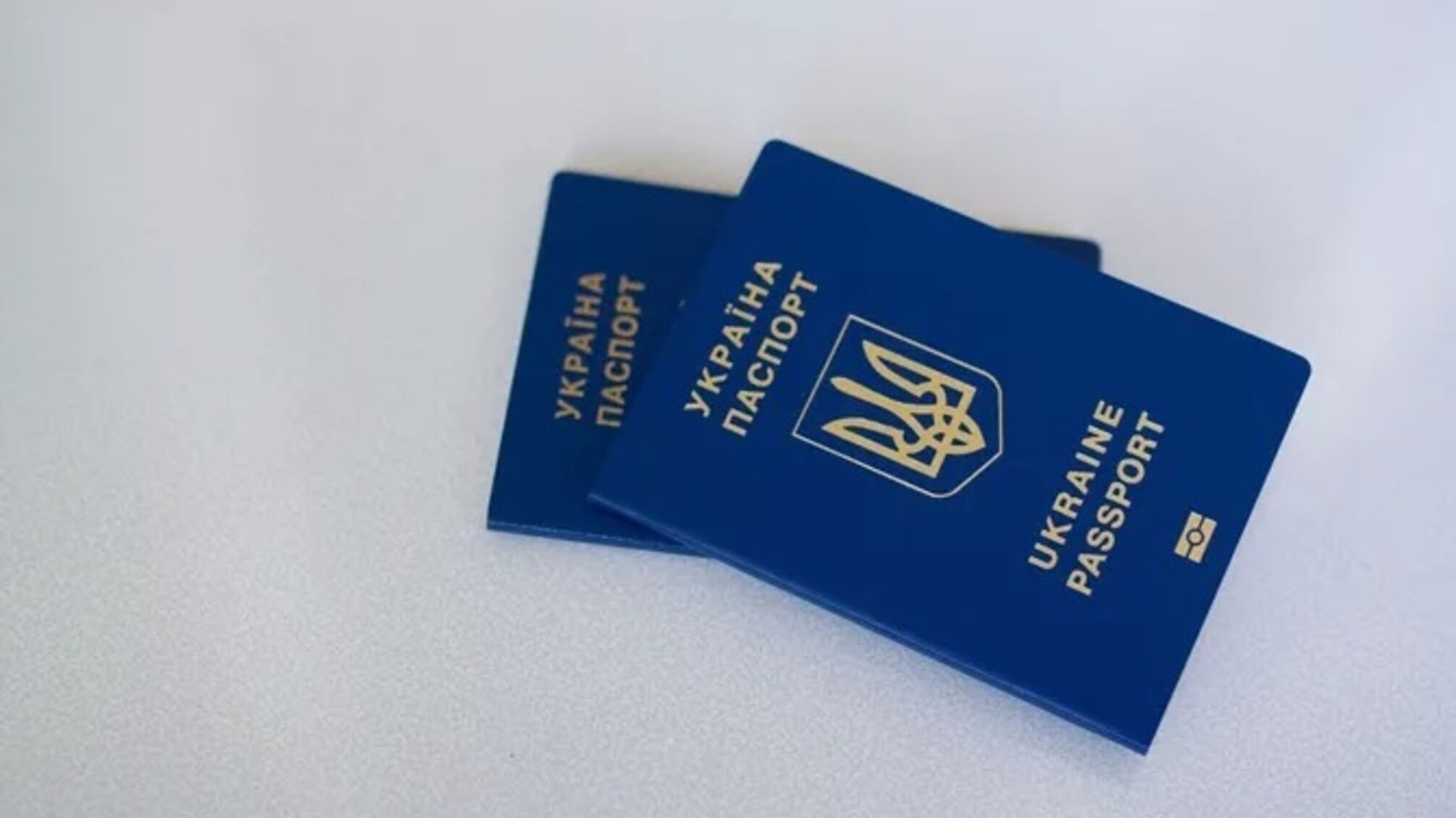 Чоловікам відмовляють у закордонних паспортах через військовий облік: у яких випадках суд стає на їхній бік