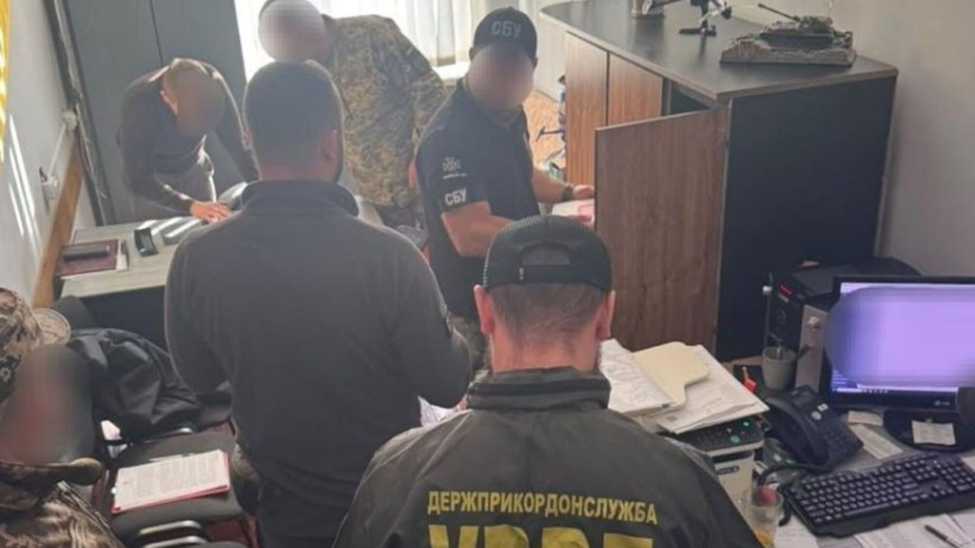20 тысяч гривен за службу в тылу: на Закарпатье пограничника подозревают в вымогательстве взятки