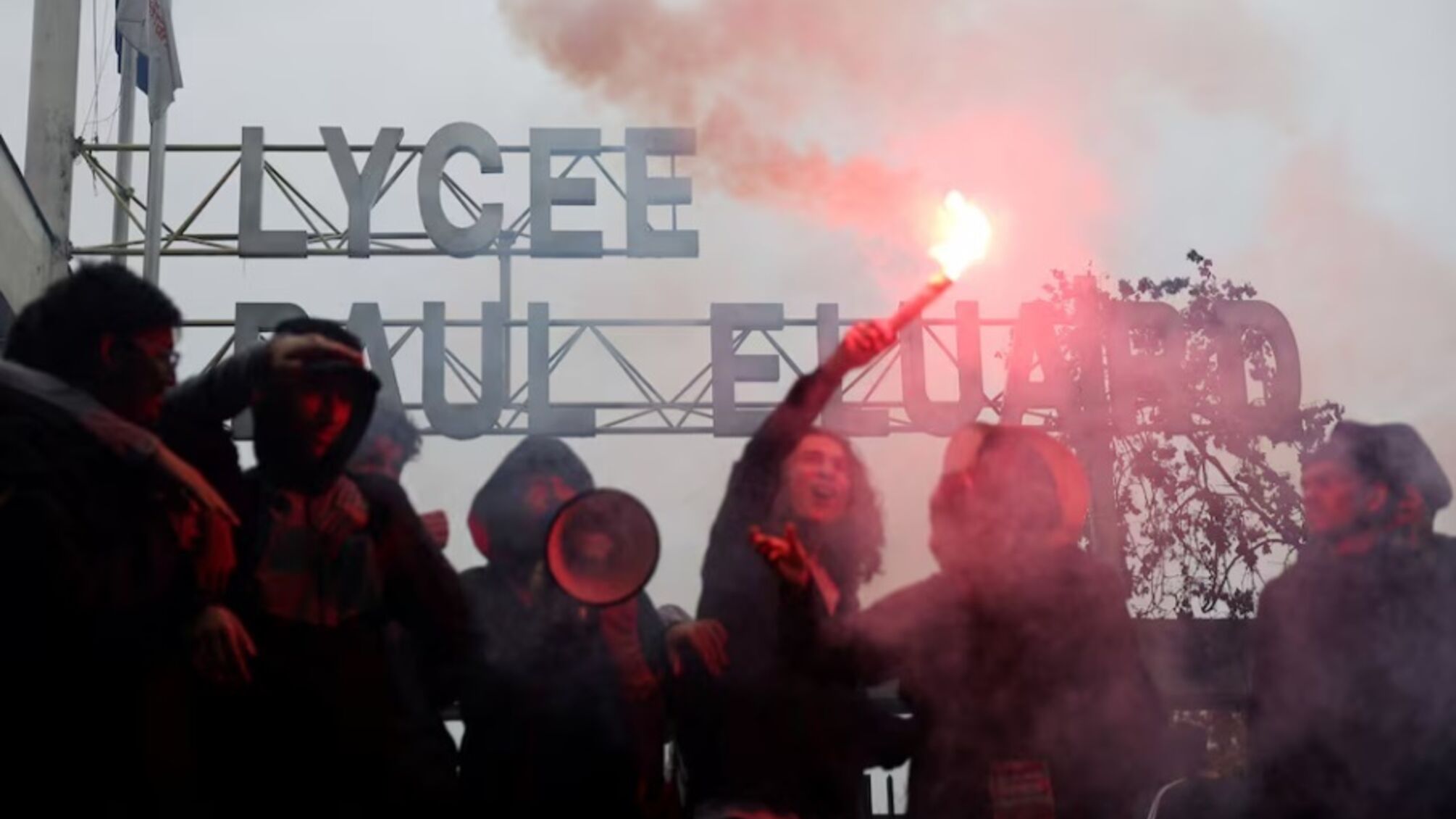 Протесты школьников во Франции охватили более 1200 лицеев: задержали более 5 тысяч человек
