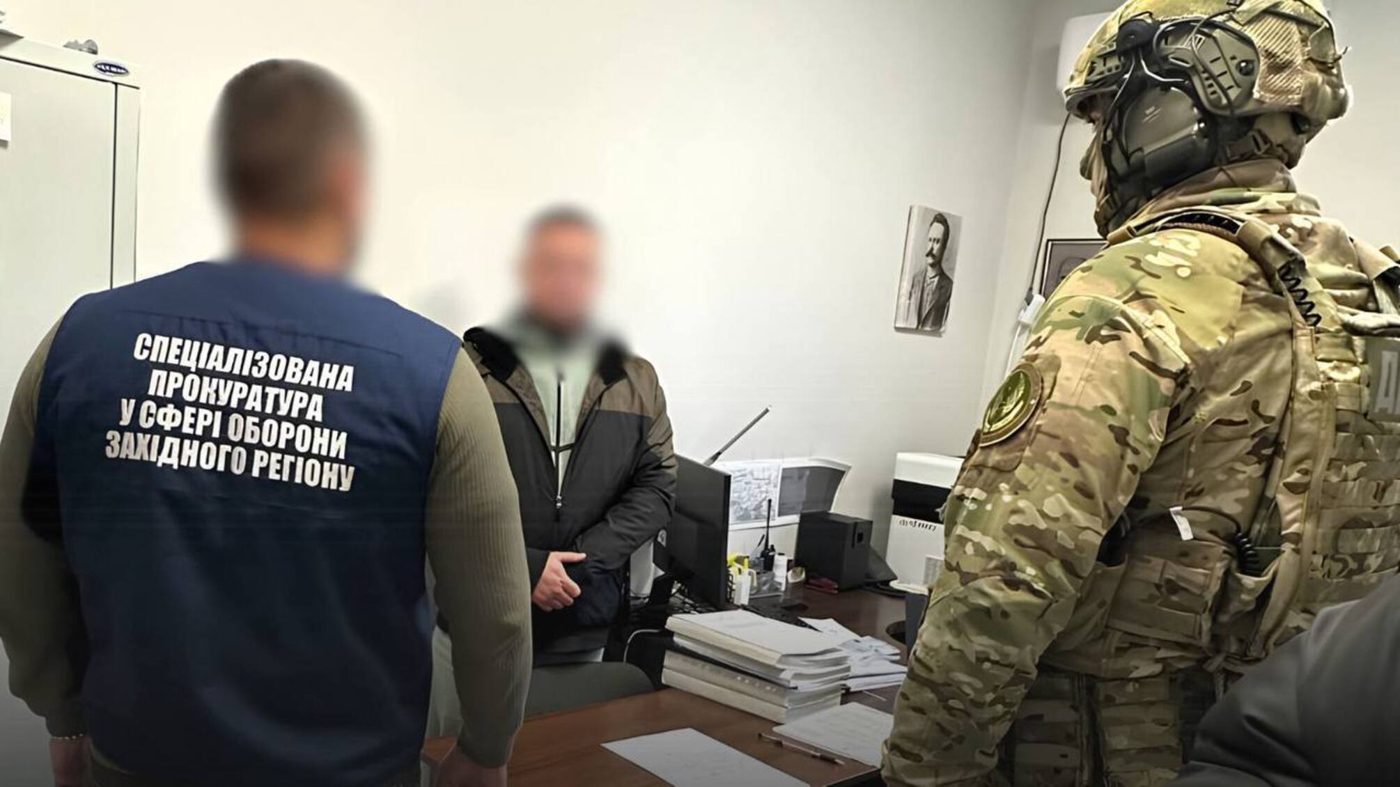Побиття, погрози зброєю та хабарі: на Буковині викрили п’ятьох військових ТЦК і правоохоронця