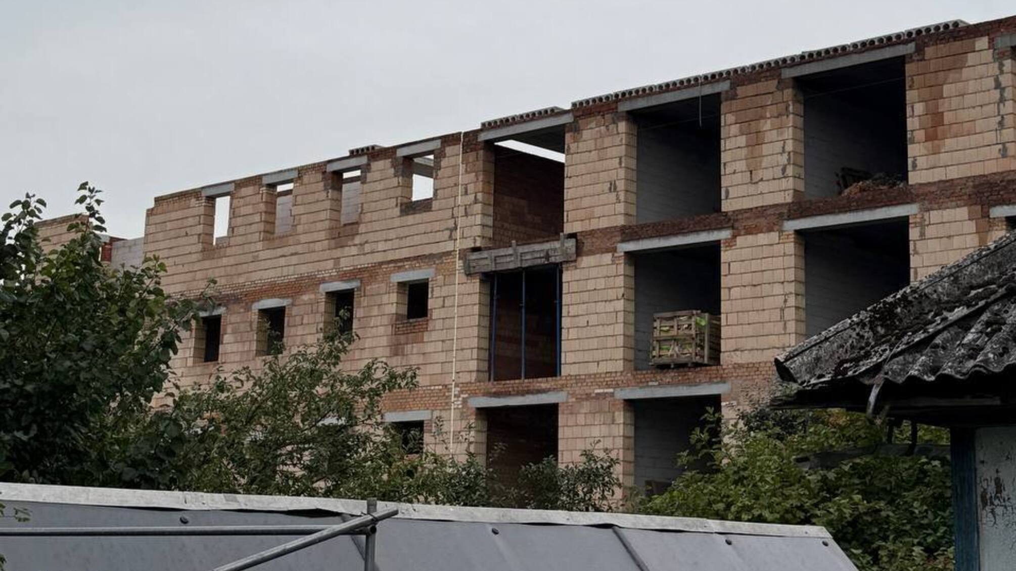 На Бучанській, 44 у Києві зареєстрували 11 квартир попри судову заборону: нові подробиці забудови
