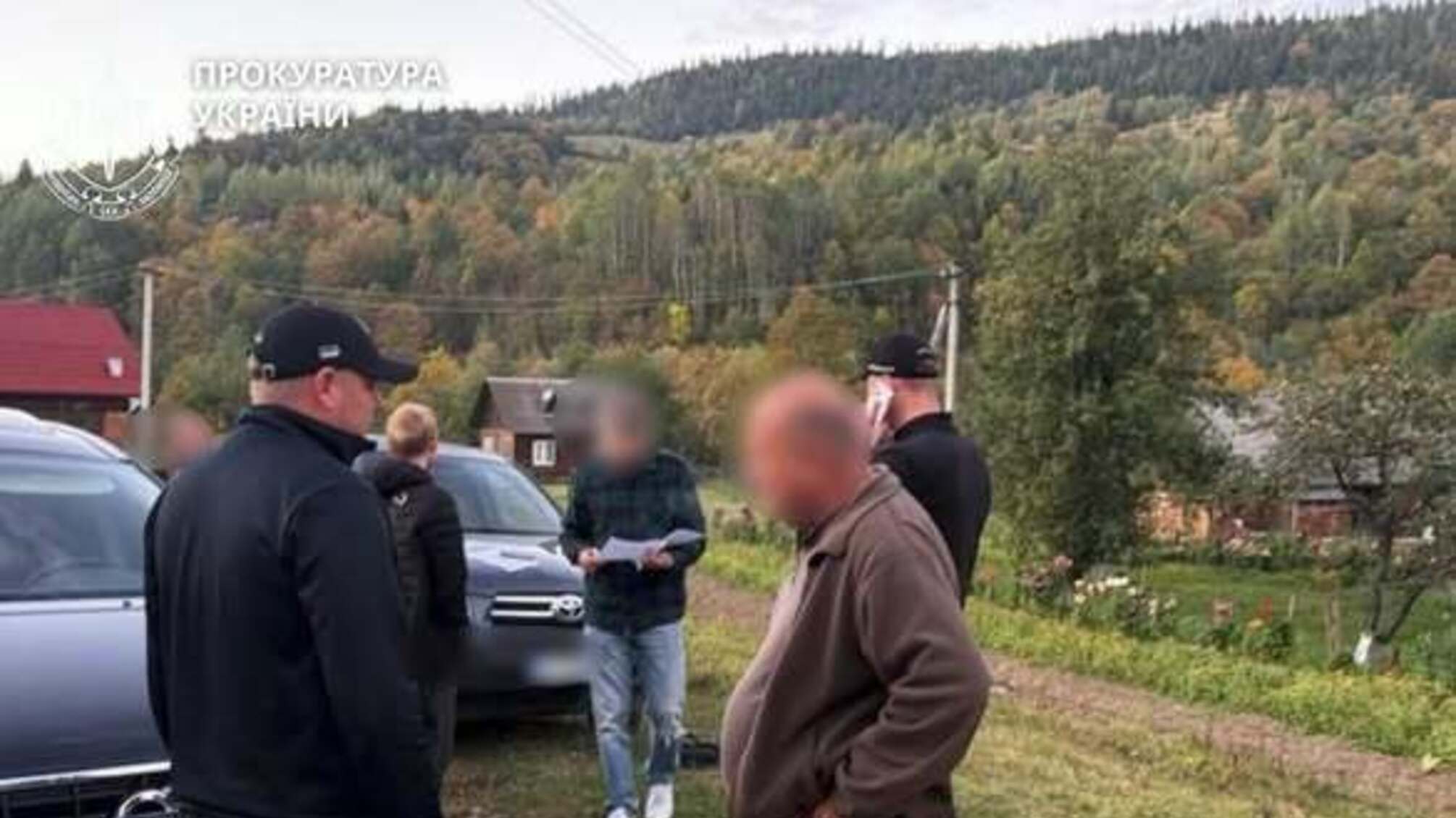 Ліс 'наліво' за готівку: на Прикарпатті викрили посадовців ДП 'Ліси України'
