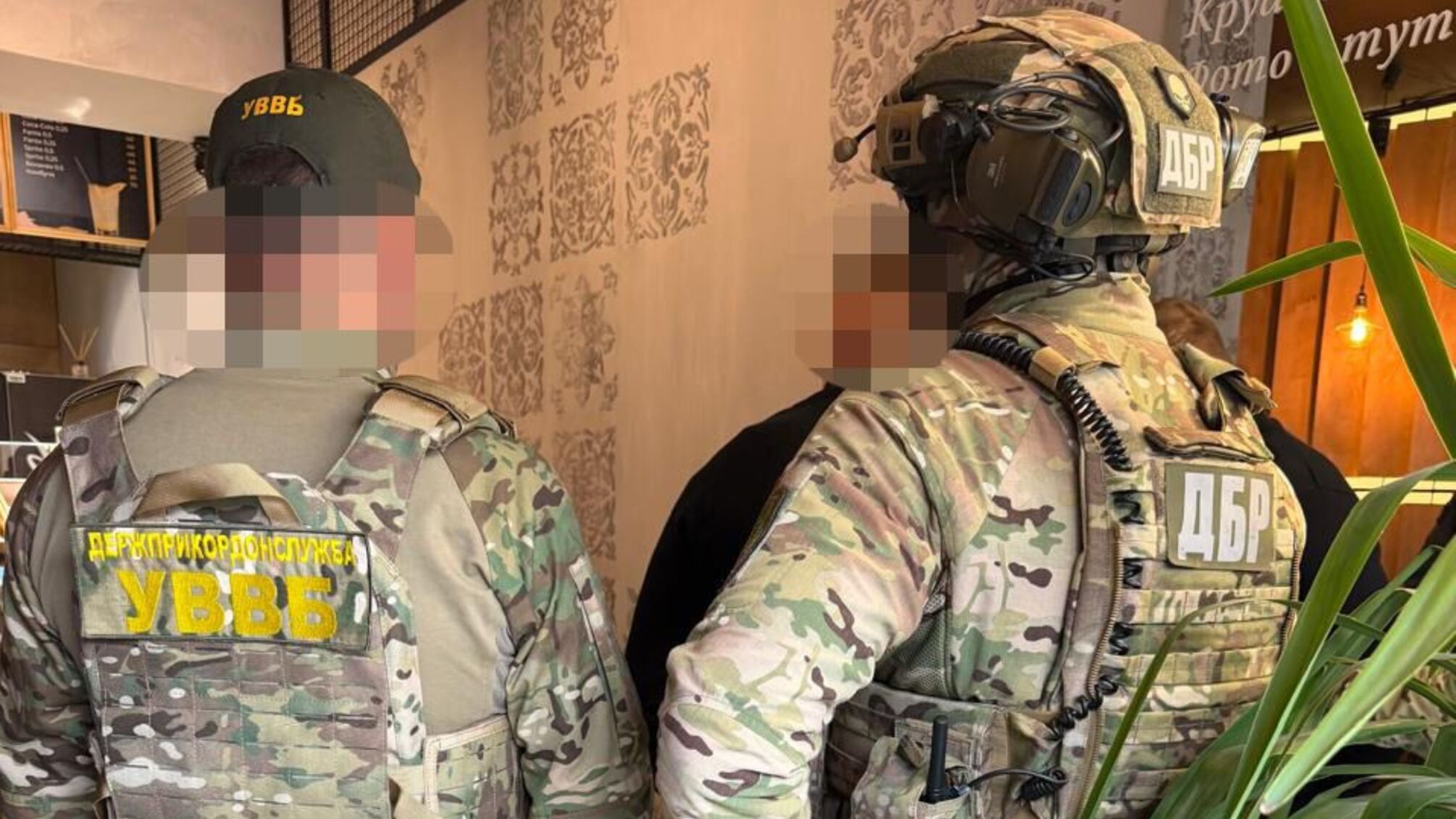 'Економ' за $10 тисяч, 'преміум' — за $19: прикордонник продавав 'пакети' виїзду за кордон (відео)